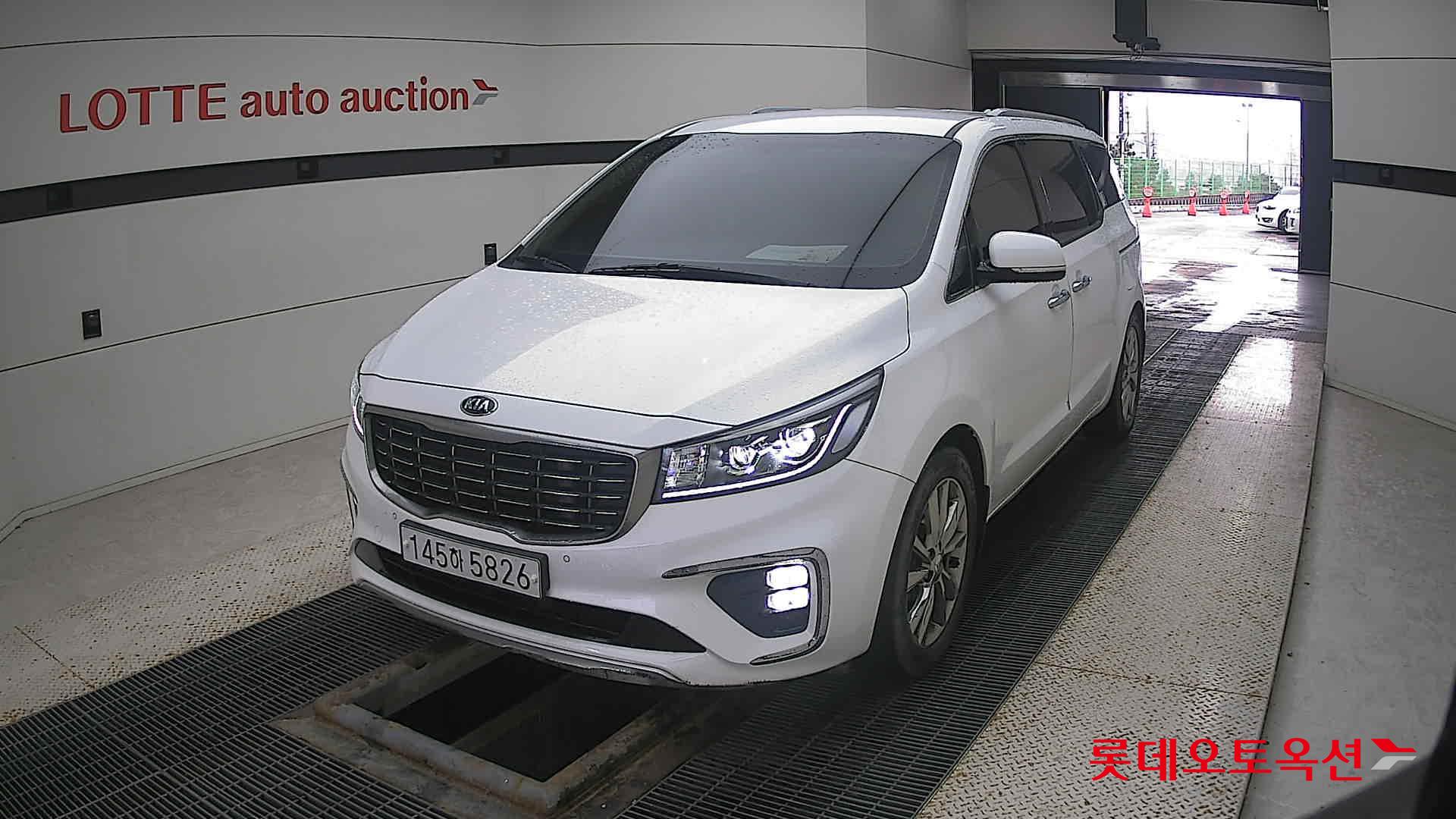 Kia Carnival 2020 Snow White Pearl (optional) из Кореи