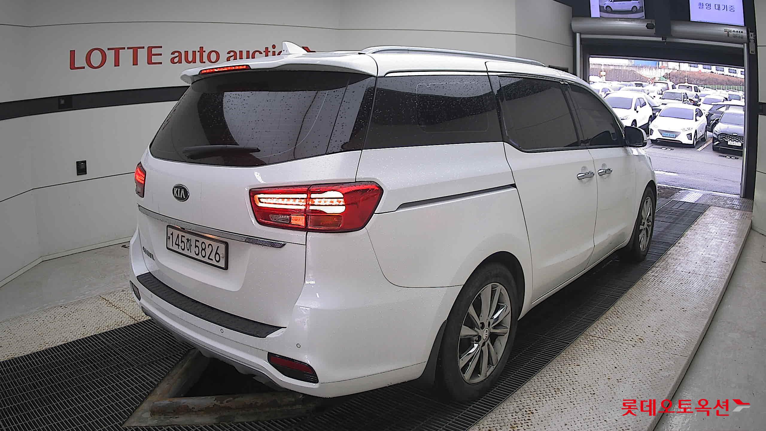 Kia Carnival 2020 Snow White Pearl (optional) из Кореи, фото 4