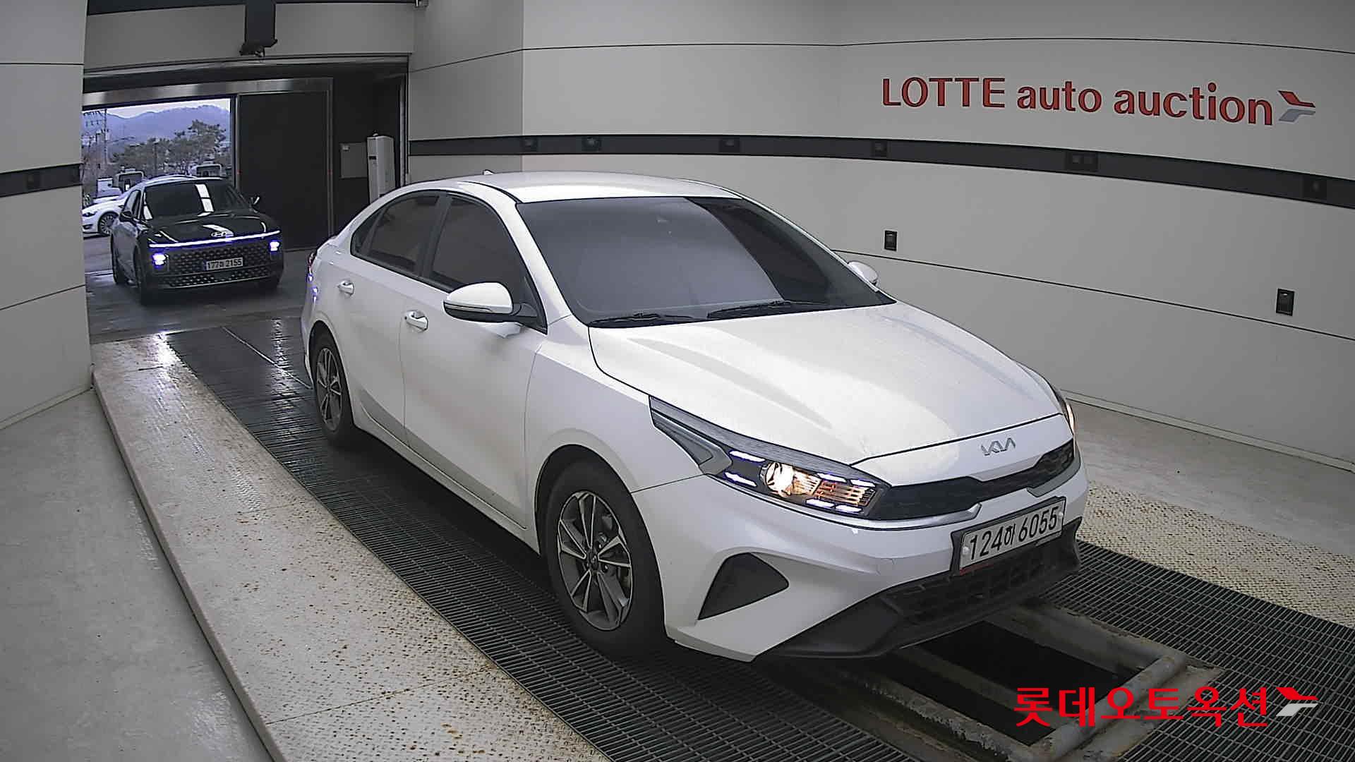 Kia K3 2022 Snow White Pearl из Кореи, фото 2