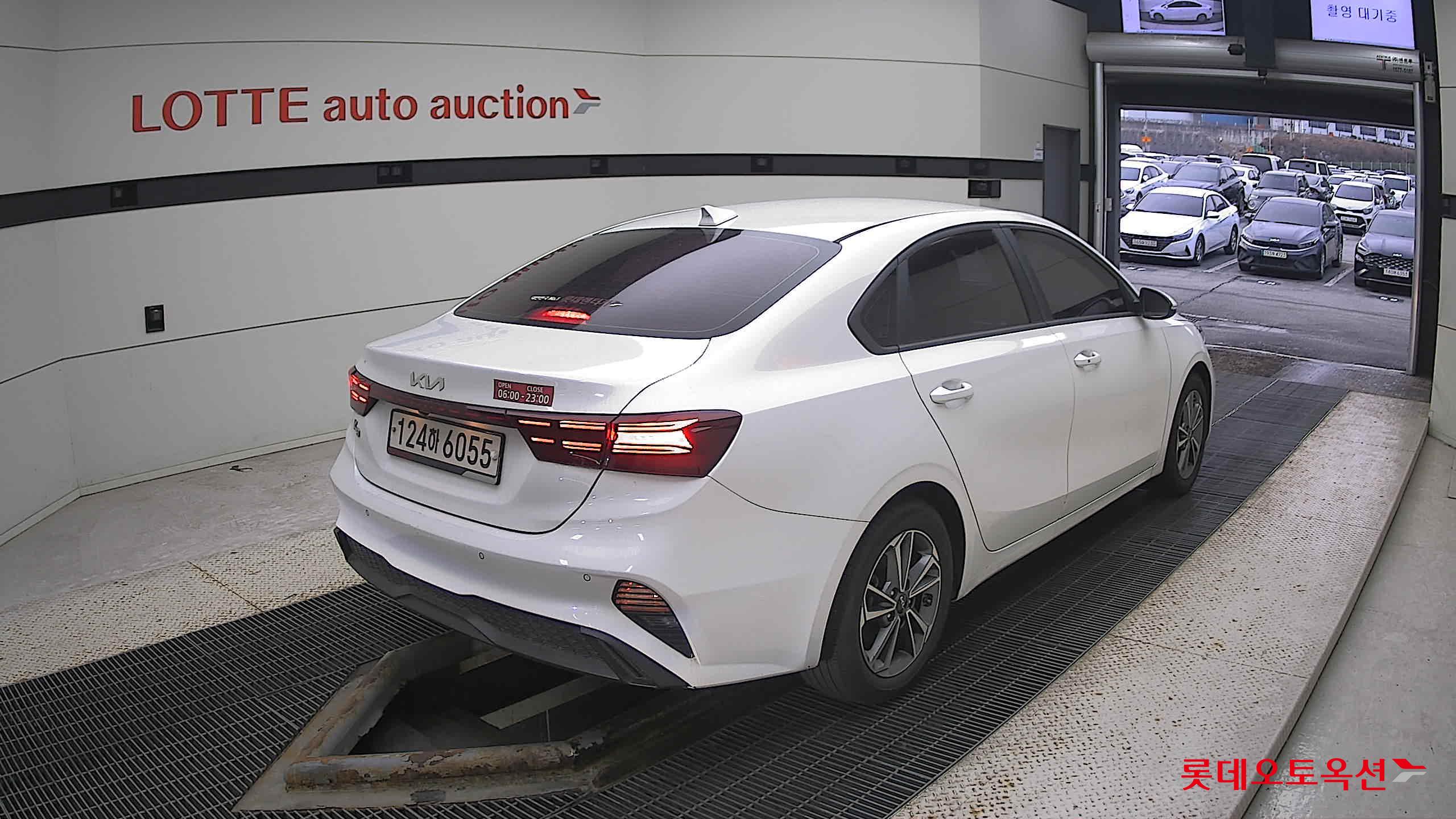 Kia K3 2022 Snow White Pearl из Кореи, фото 4