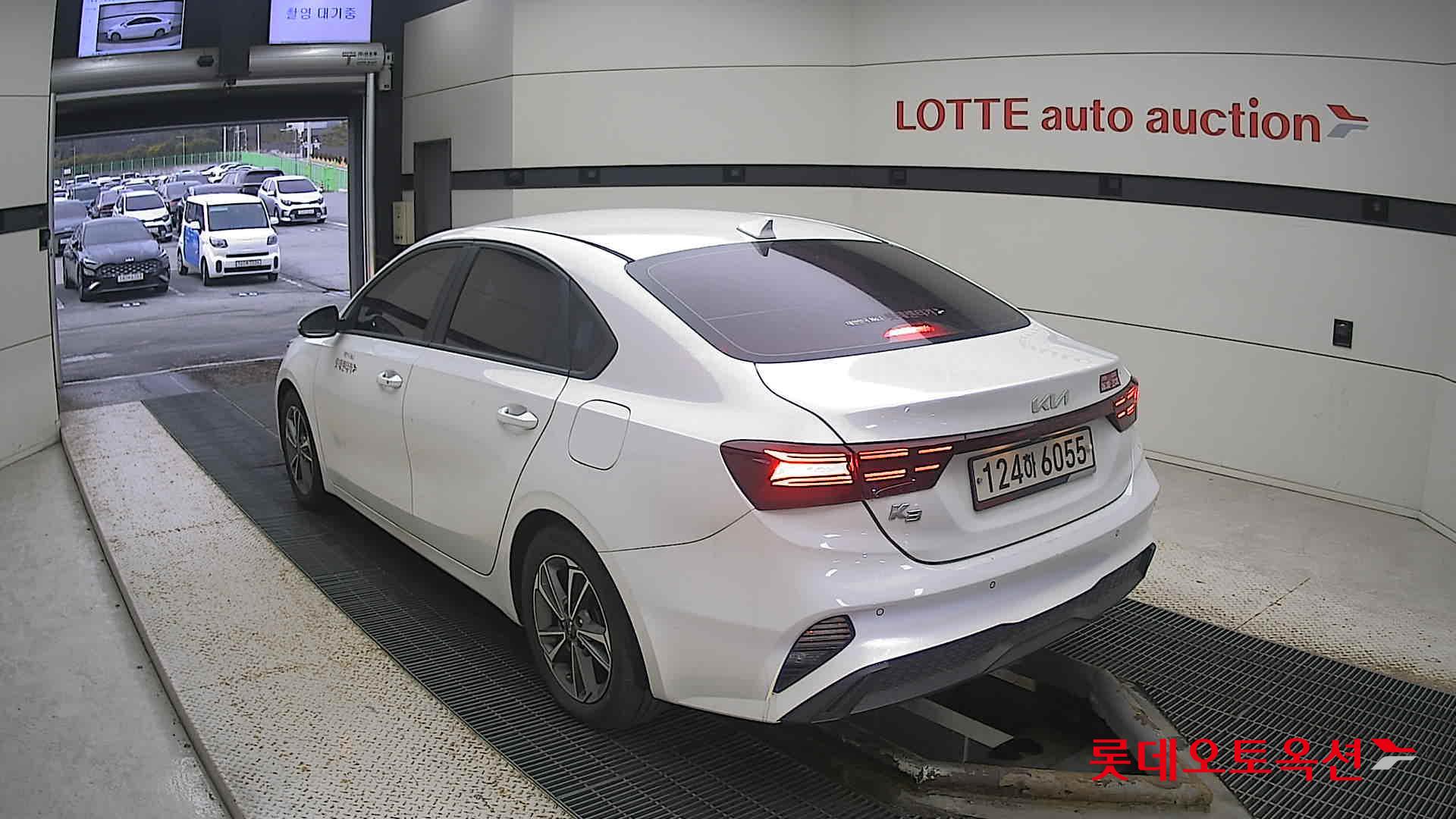 Kia K3 2022 Snow White Pearl из Кореи, фото 6