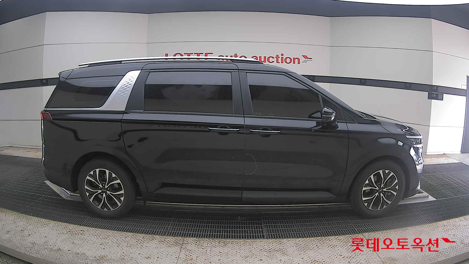 2022 - kia carnival
