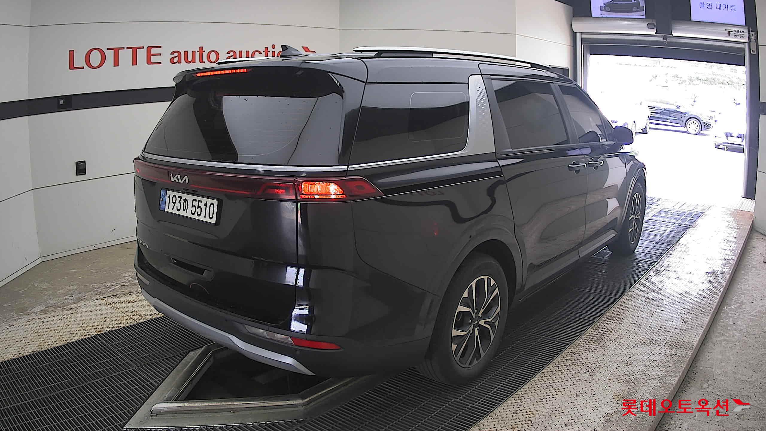 2022 - kia carnival