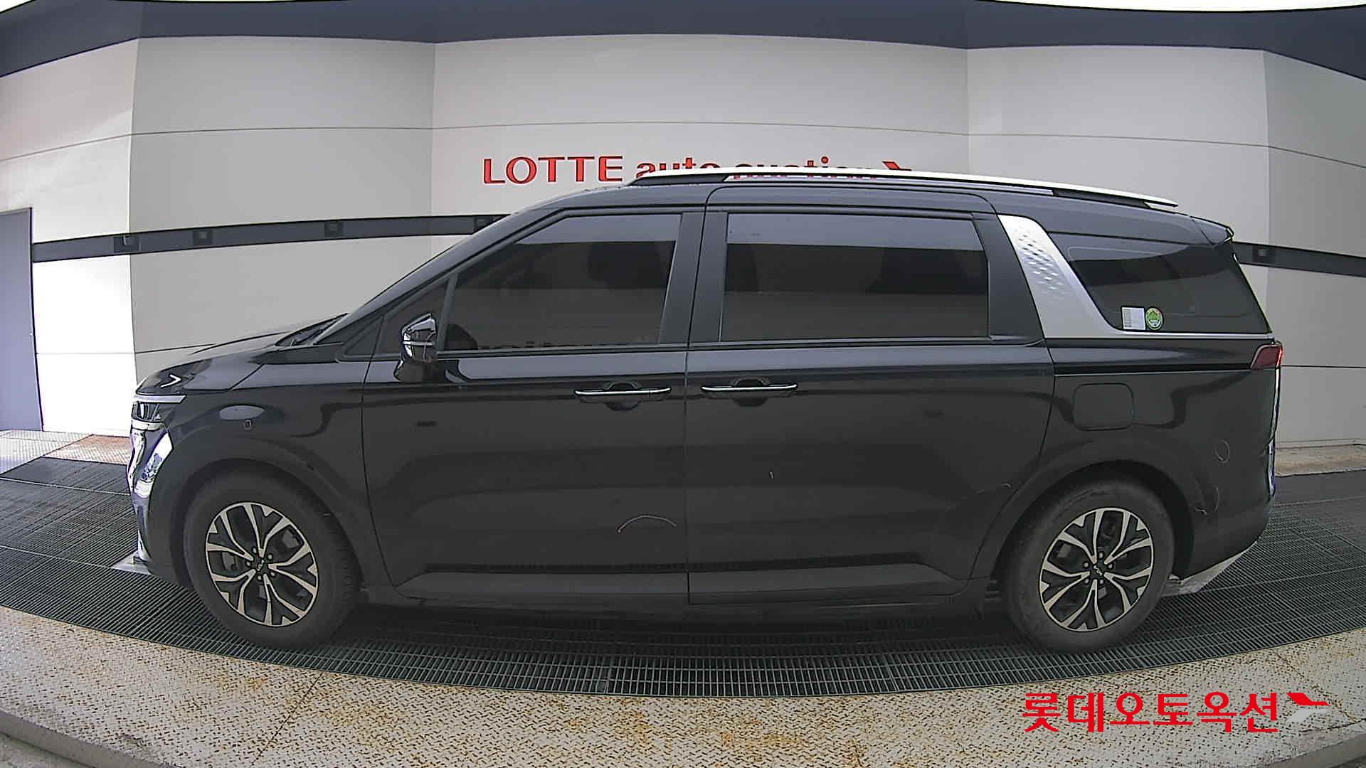 2022 - kia carnival