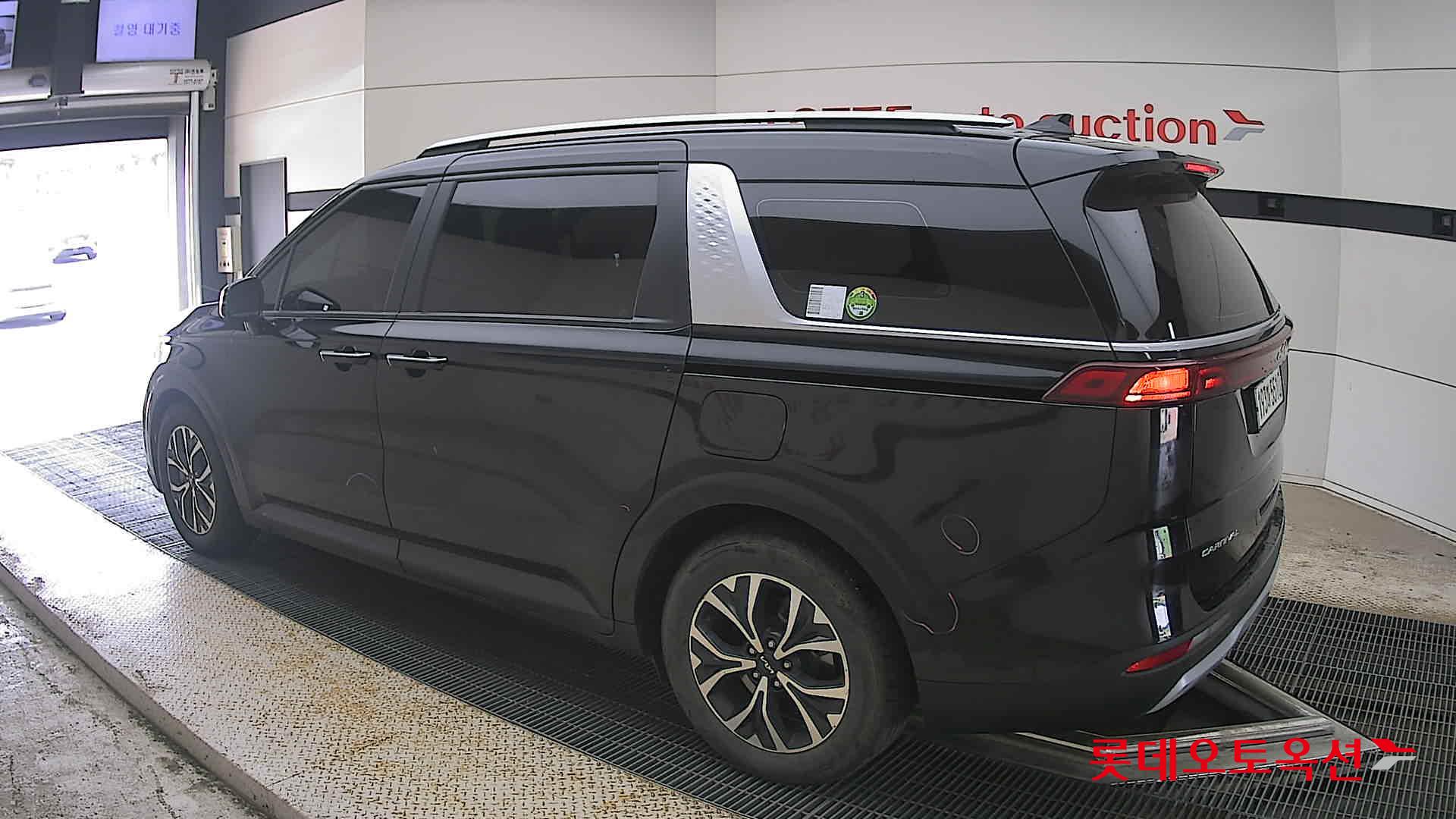 2022 - kia carnival