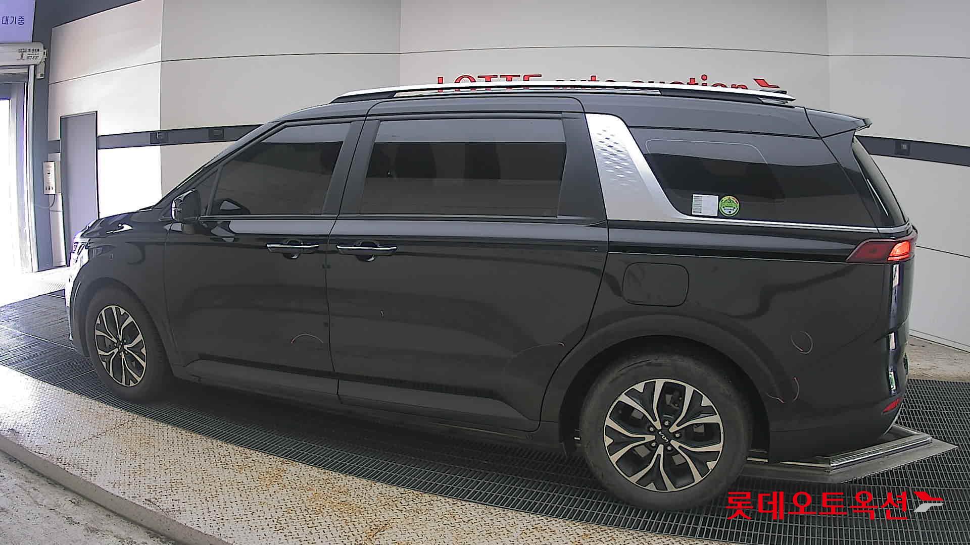2022 - kia carnival