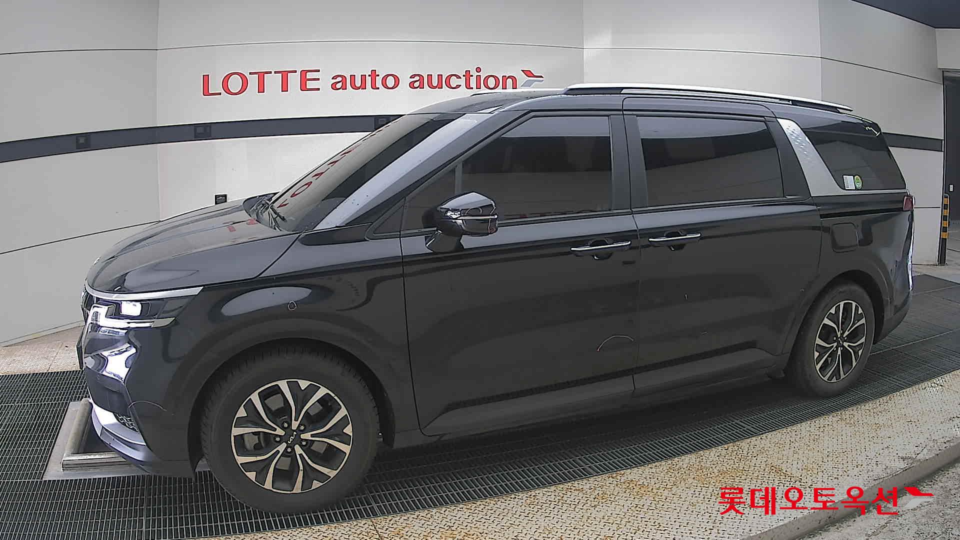 2022 - kia carnival