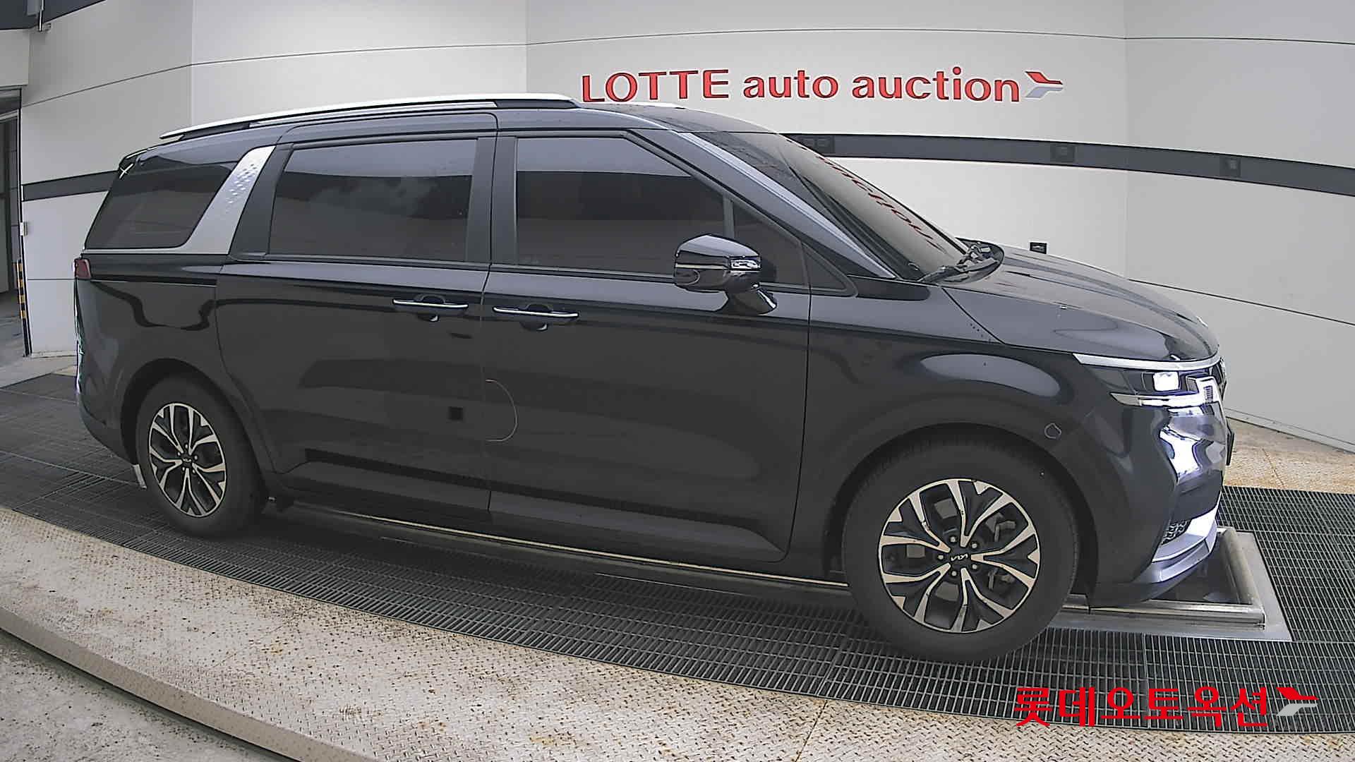 2022 - kia carnival