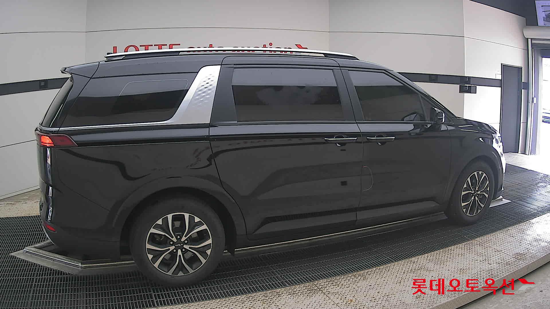 2022 - kia carnival