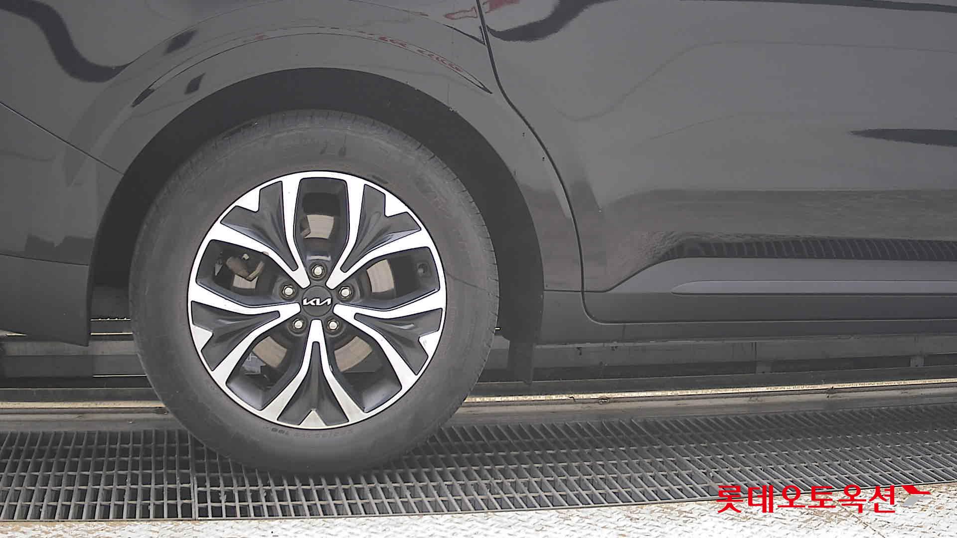 2022 - kia carnival
