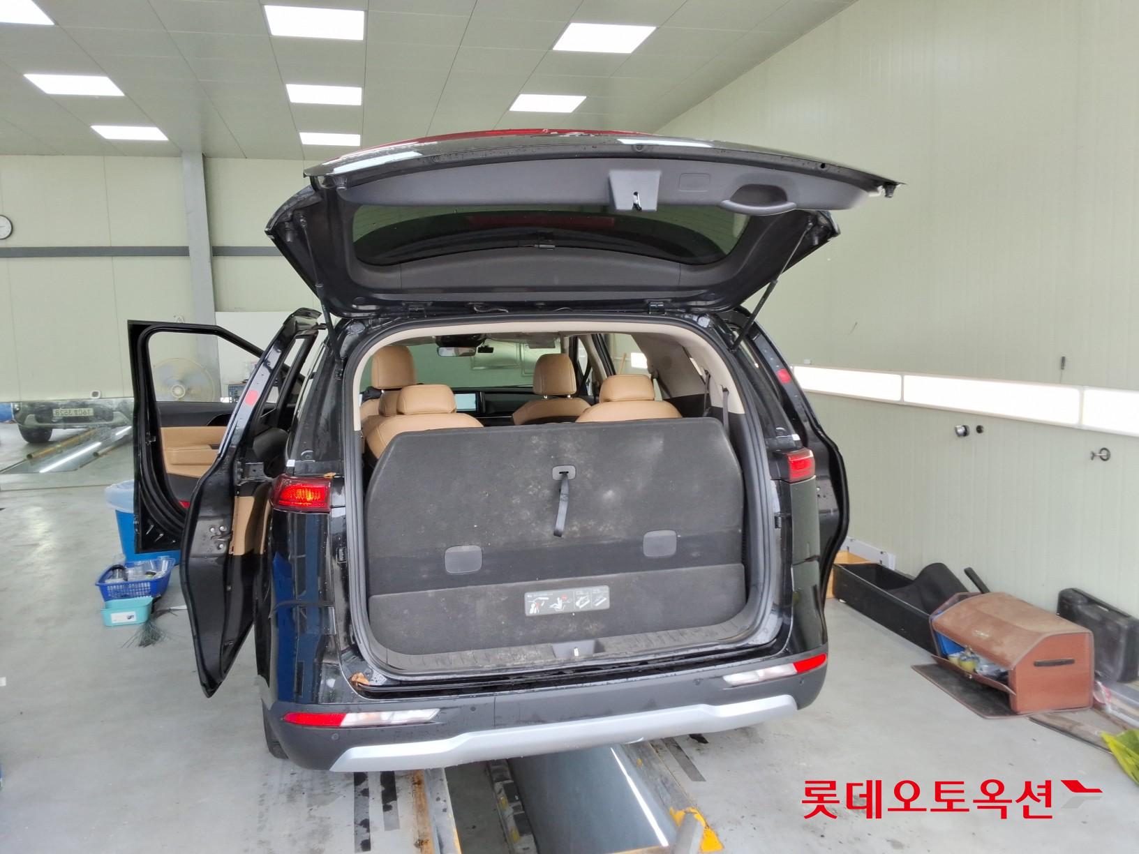 2022 - kia carnival
