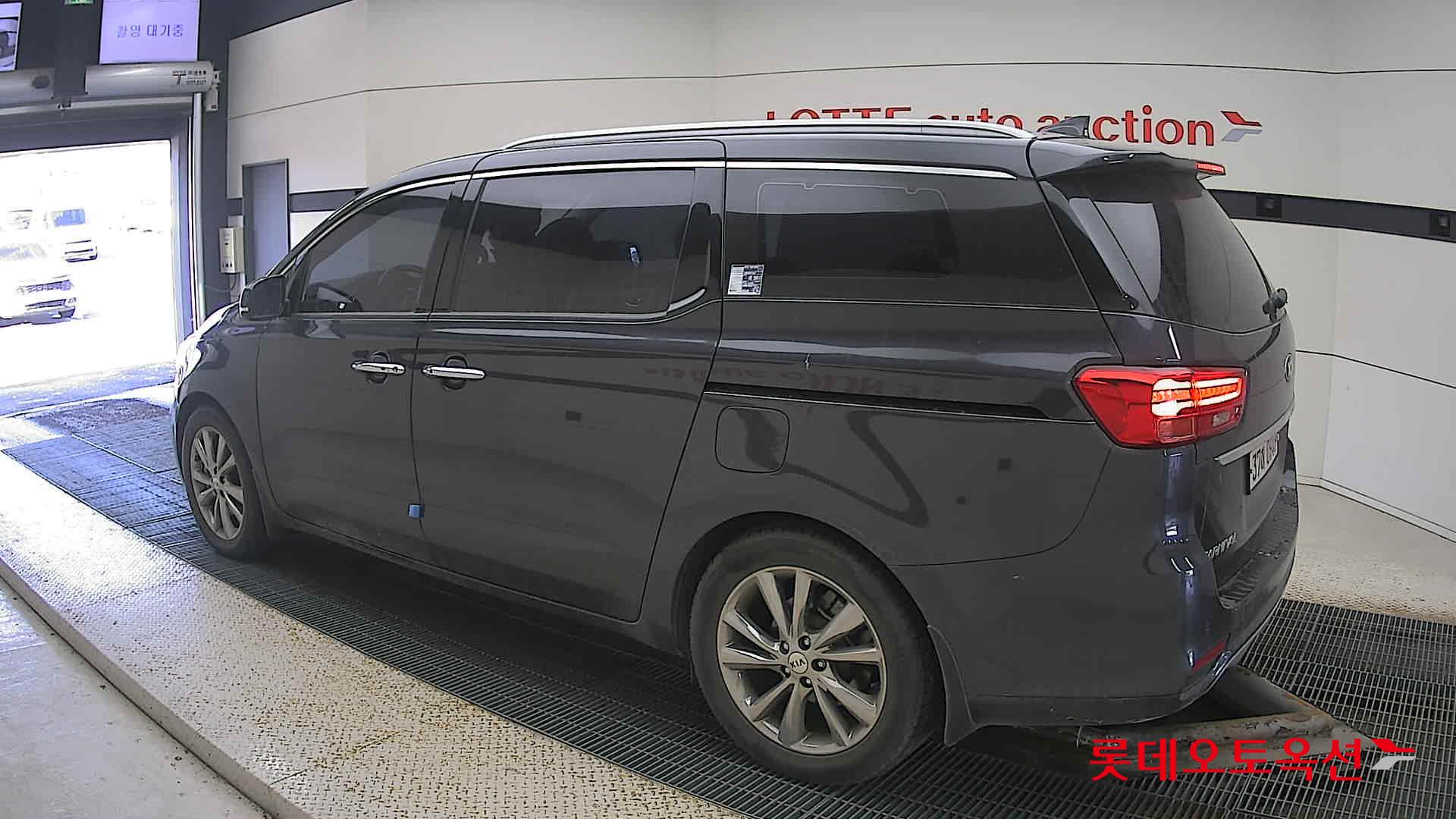 Kia Carnival id 3633616 из Кореи 10