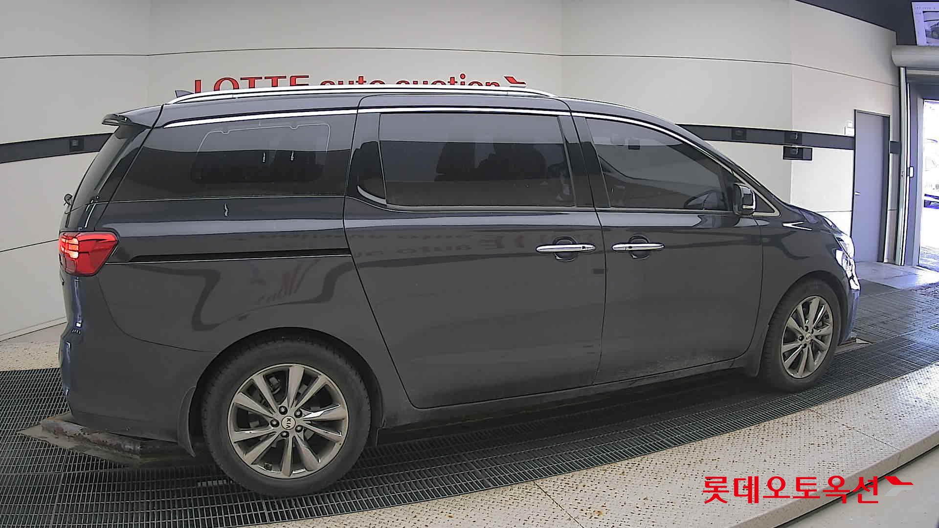 Kia Carnival id 3633616 из Кореи 18