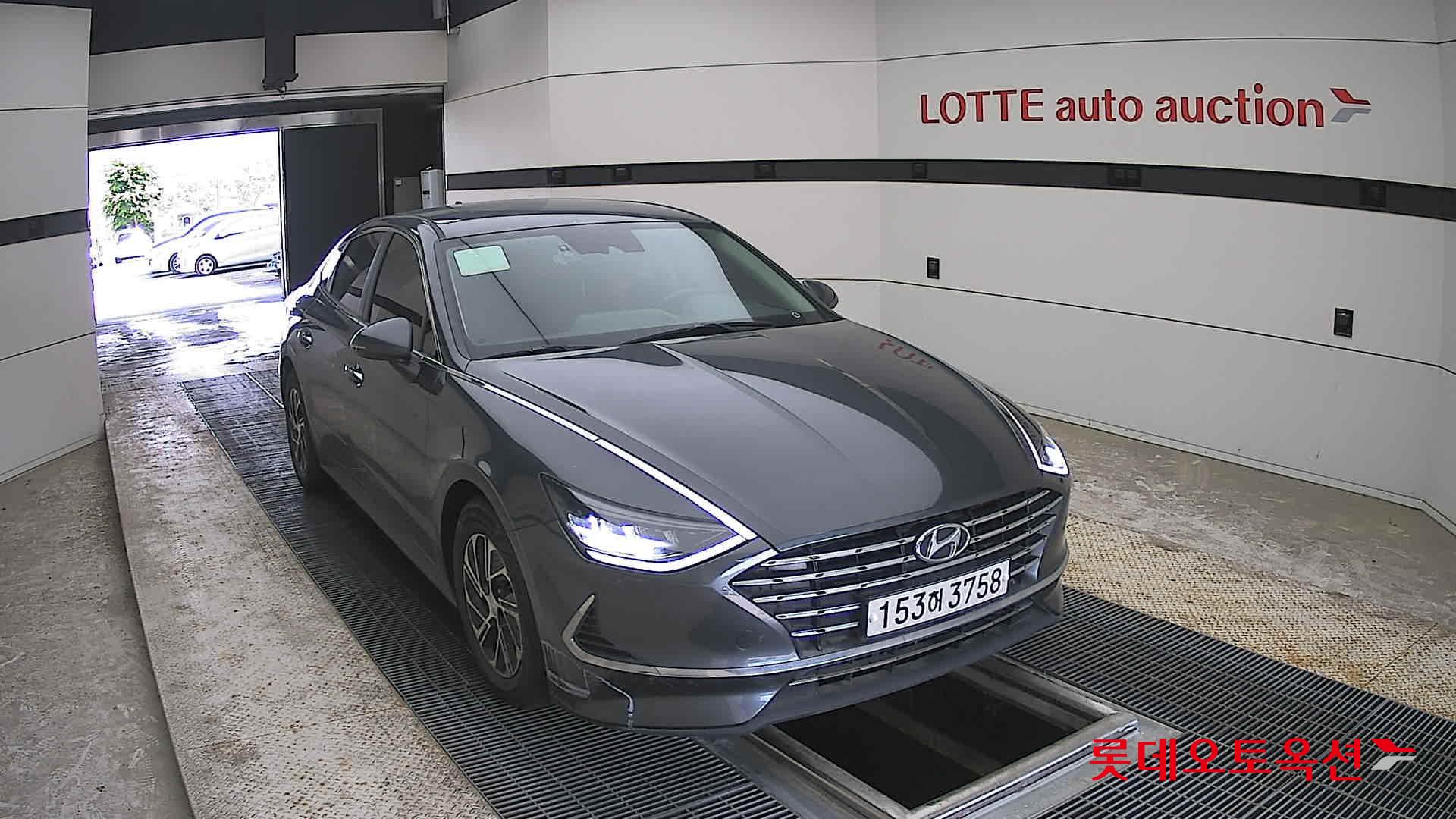 Hyundai Sonata - 24