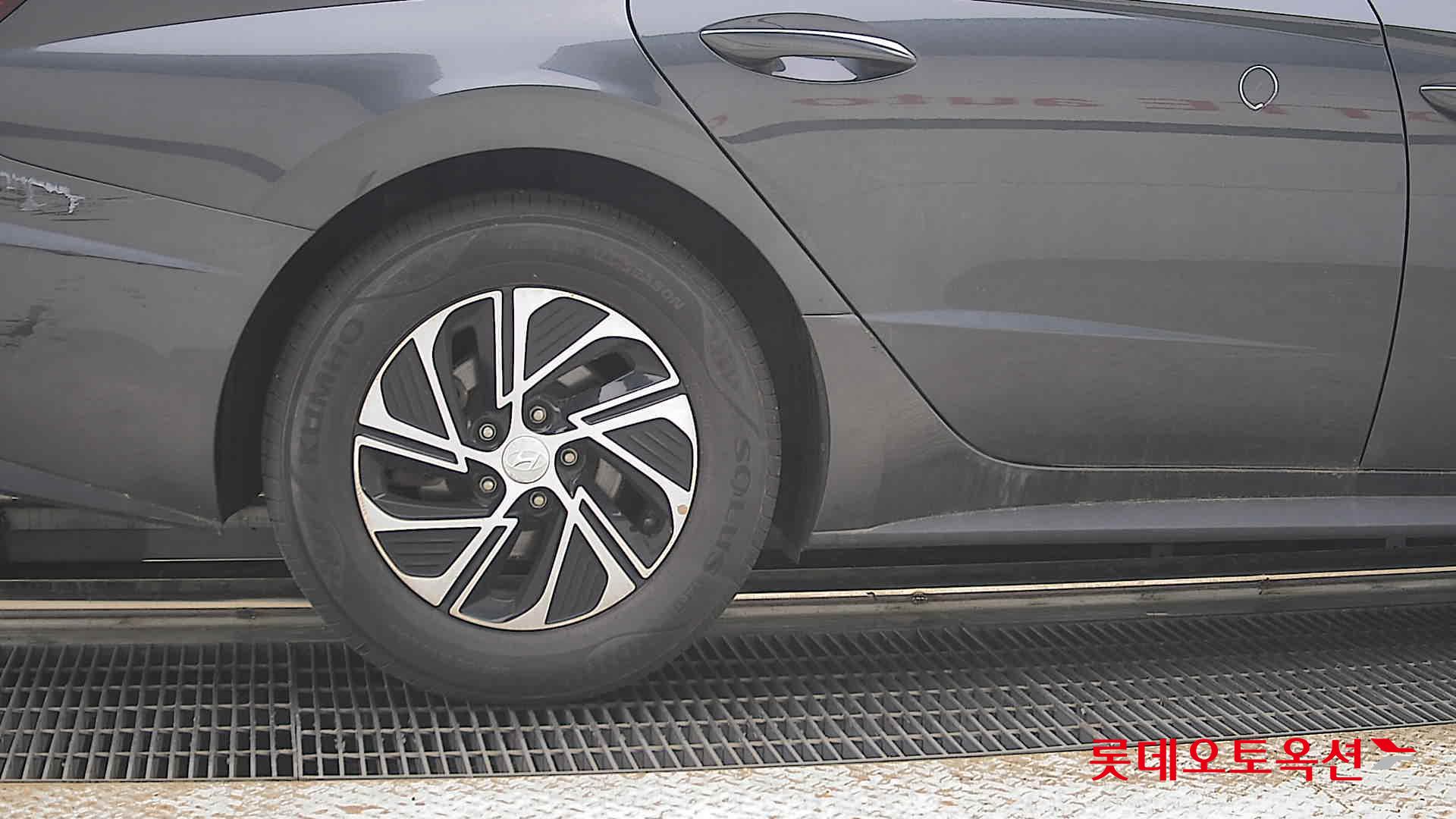 Hyundai Sonata - 28