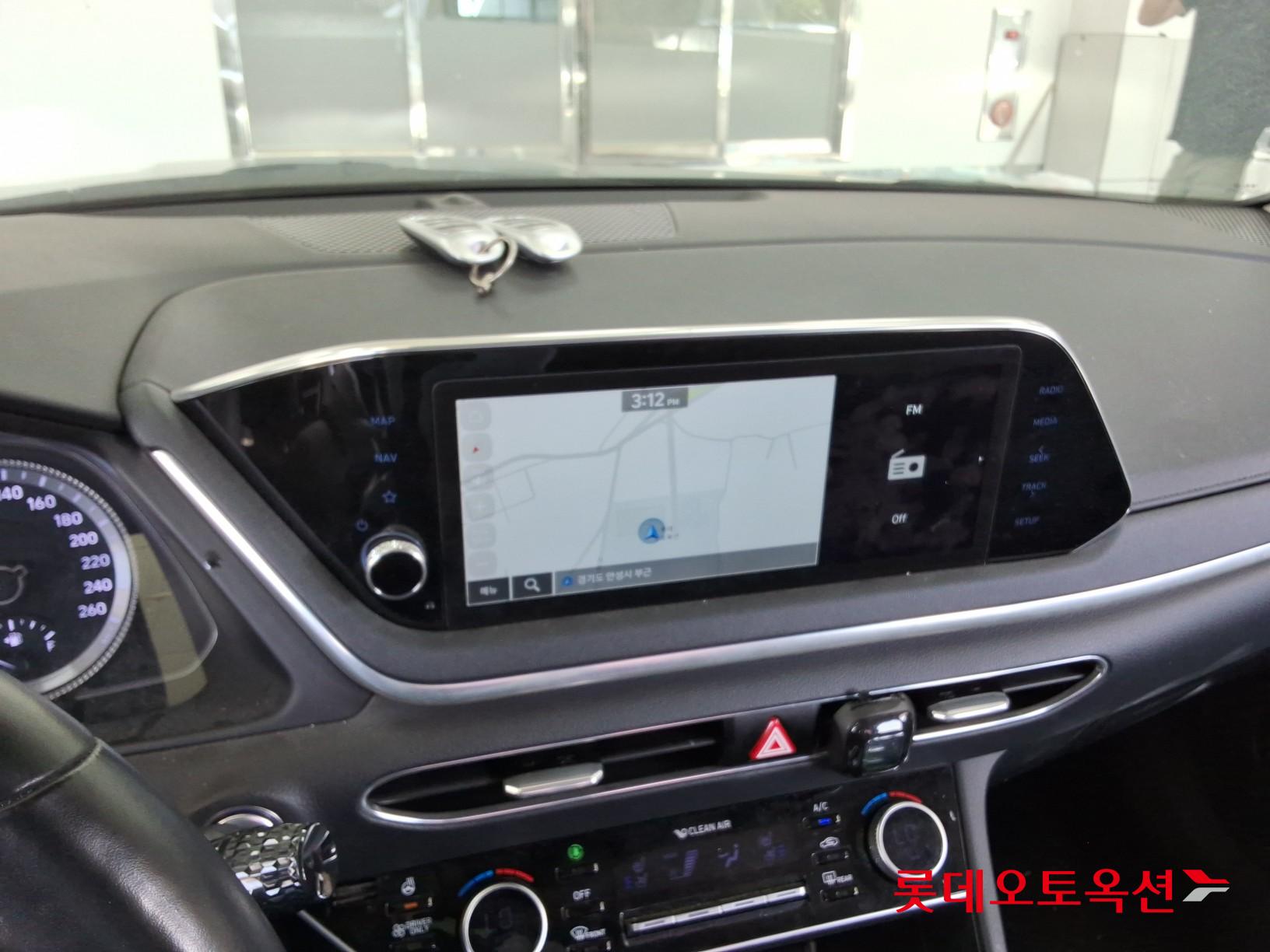 Hyundai Sonata - 32