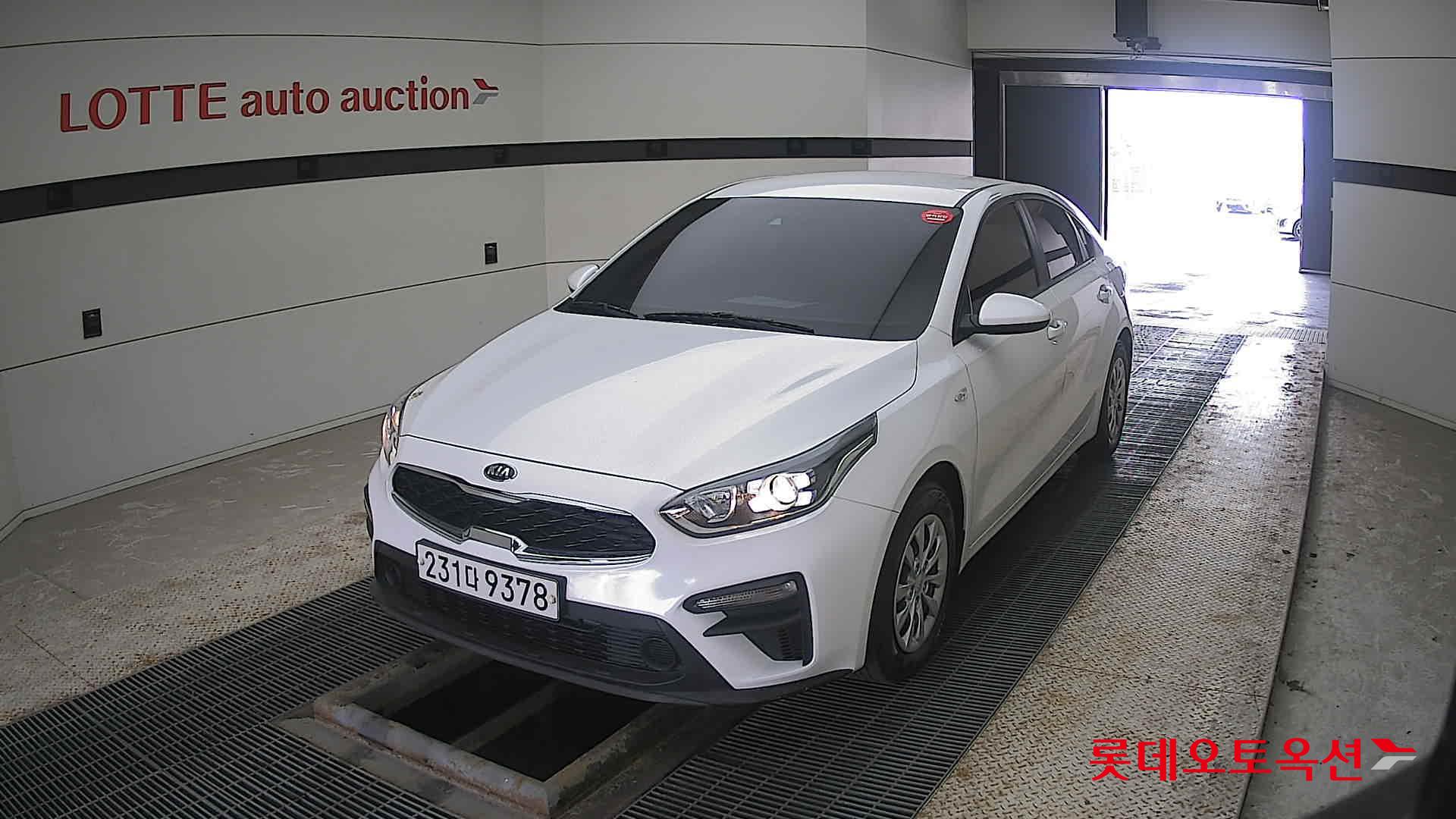 Kia K3 2021 Snow White Pearl из Кореи