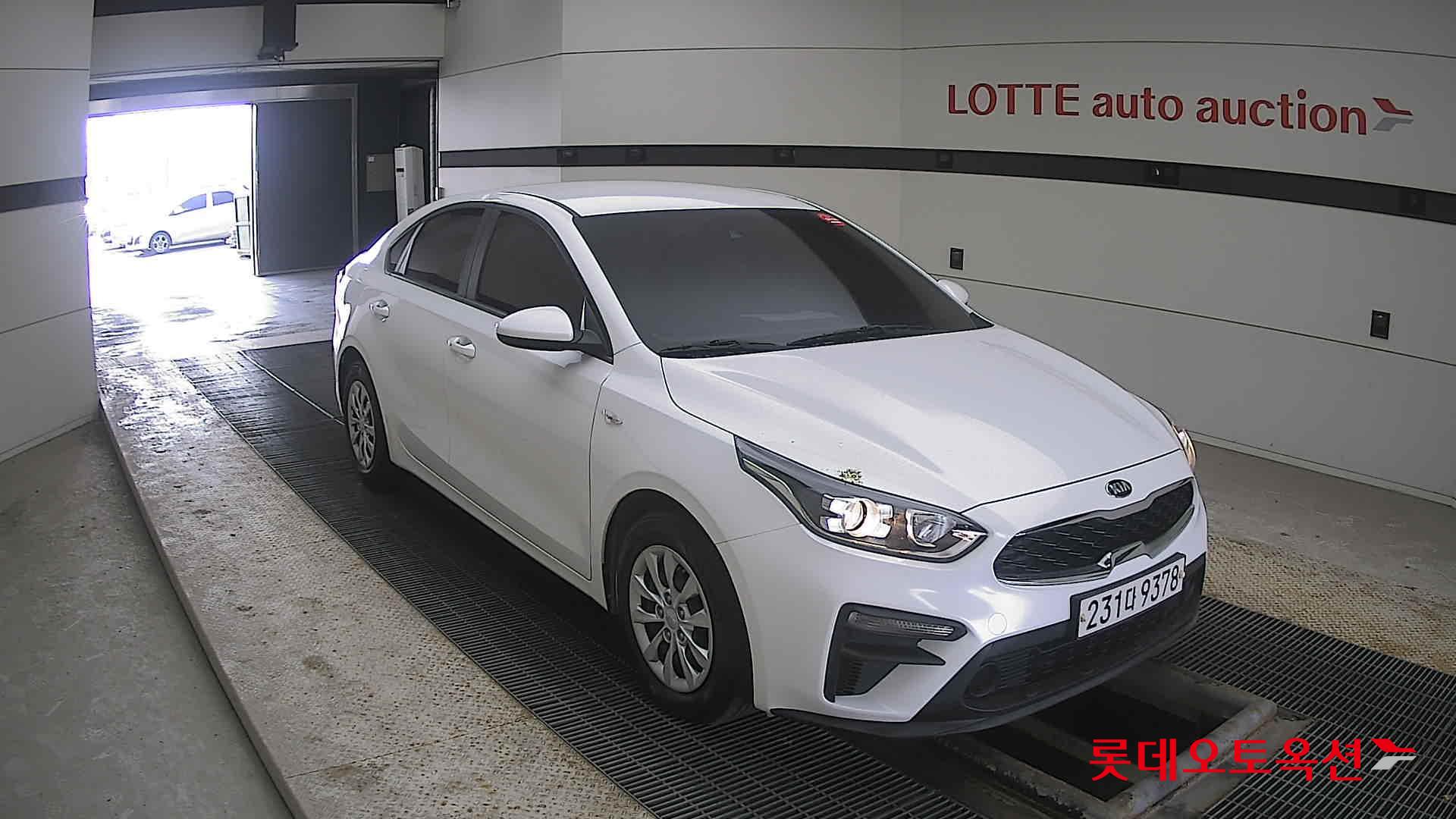 Kia K3 2021 Snow White Pearl из Кореи, фото 2