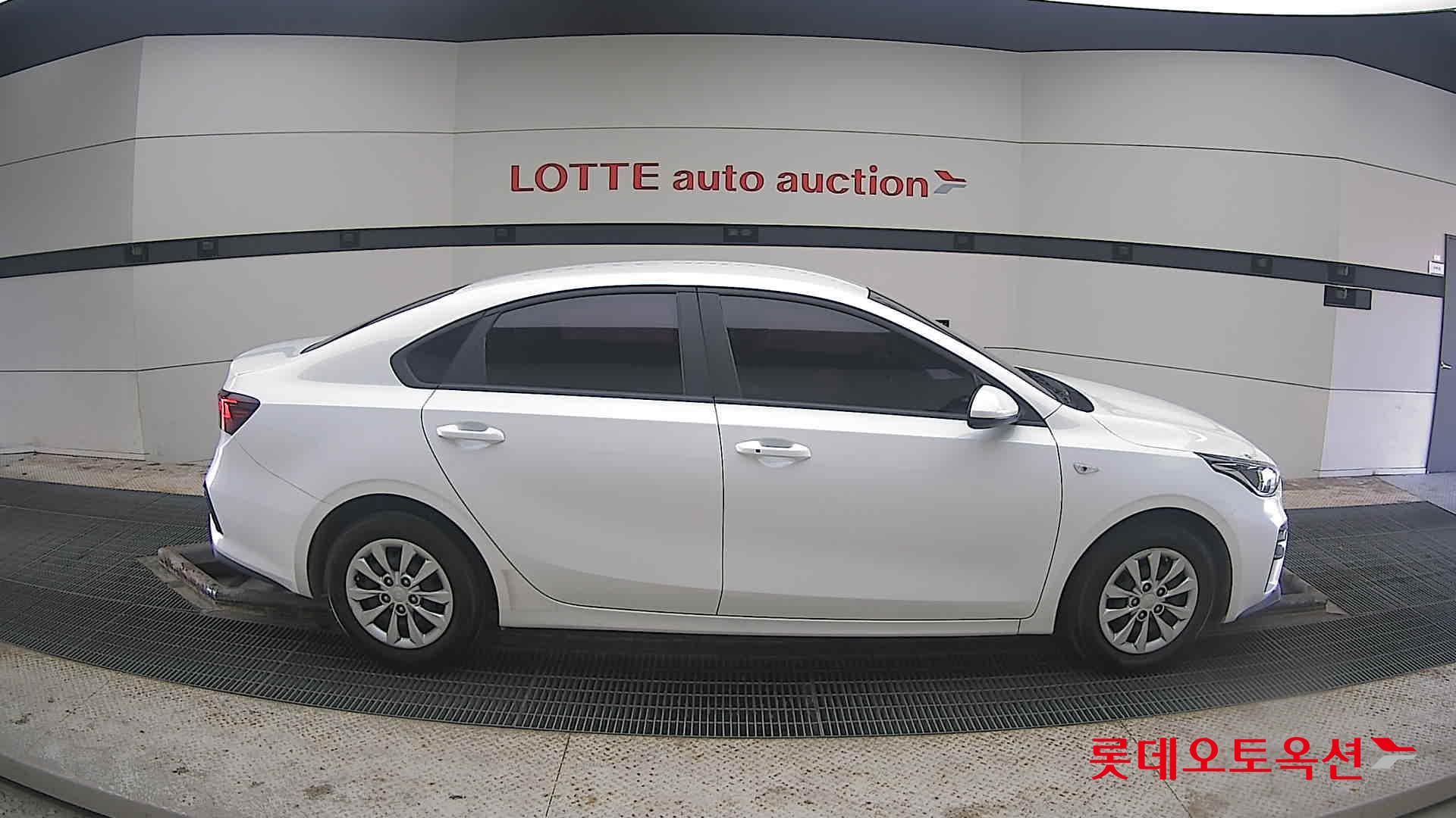 Kia K3 2021 Snow White Pearl из Кореи, фото 3