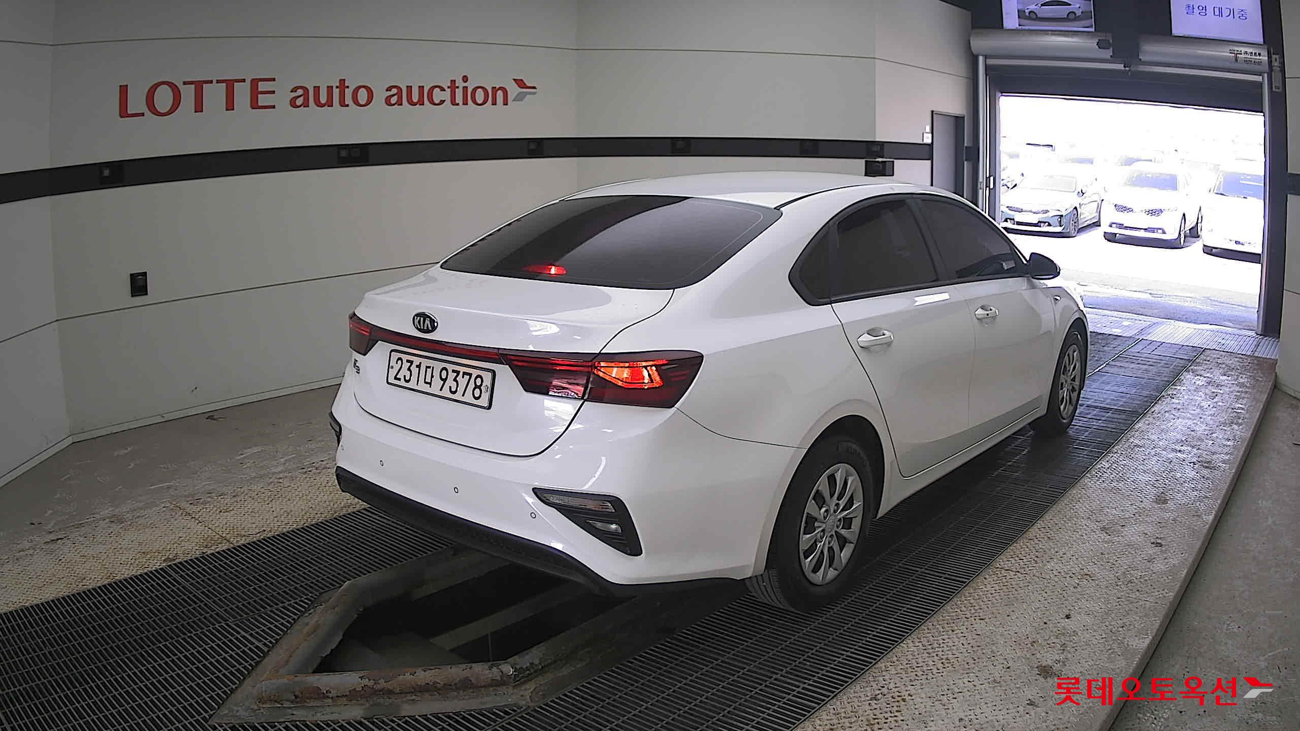 Kia K3 2021 Snow White Pearl из Кореи, фото 4