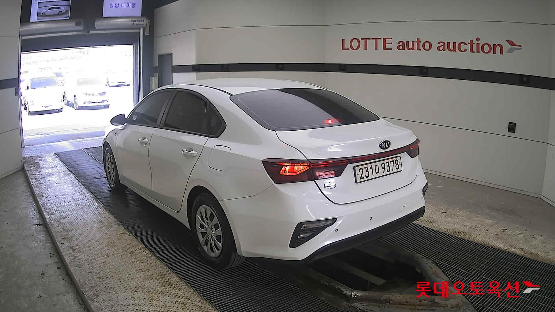 Kia K3 2021 Snow White Pearl из Кореи, фото 6