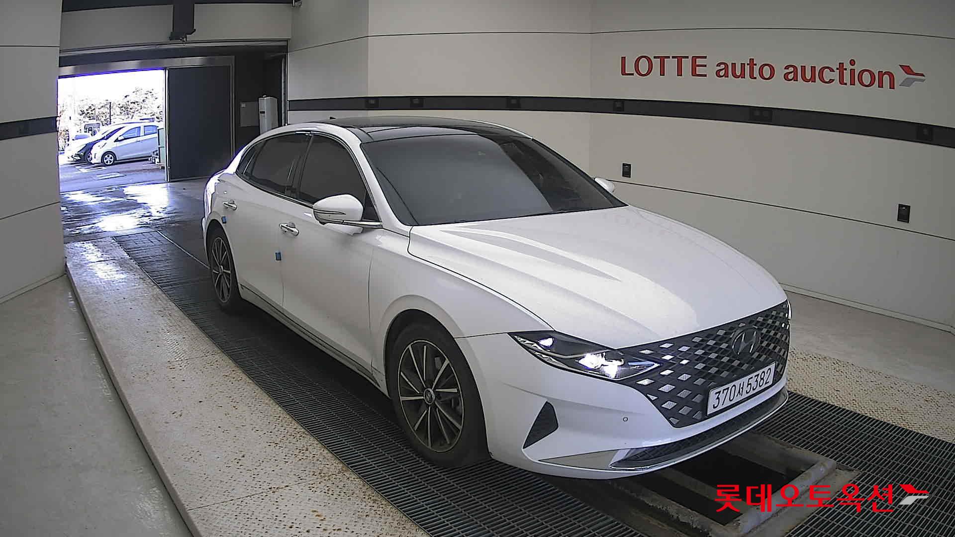 Hyundai Grandeur 2022 Белый из Кореи, фото 2