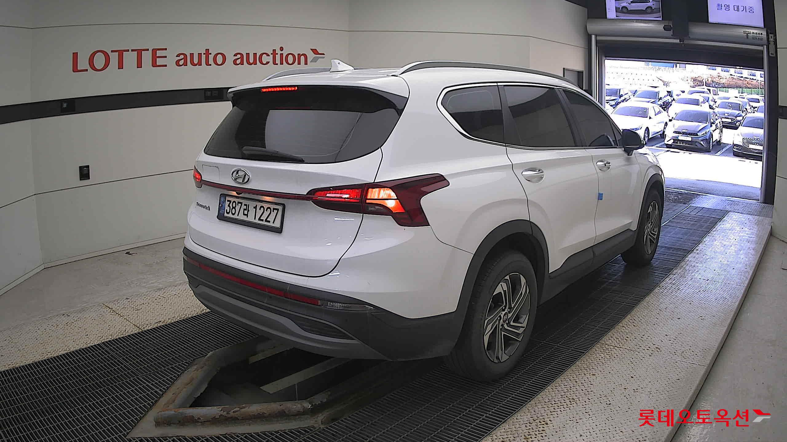 Hyundai Santa Fe 2021 Белый из Кореи, фото 4