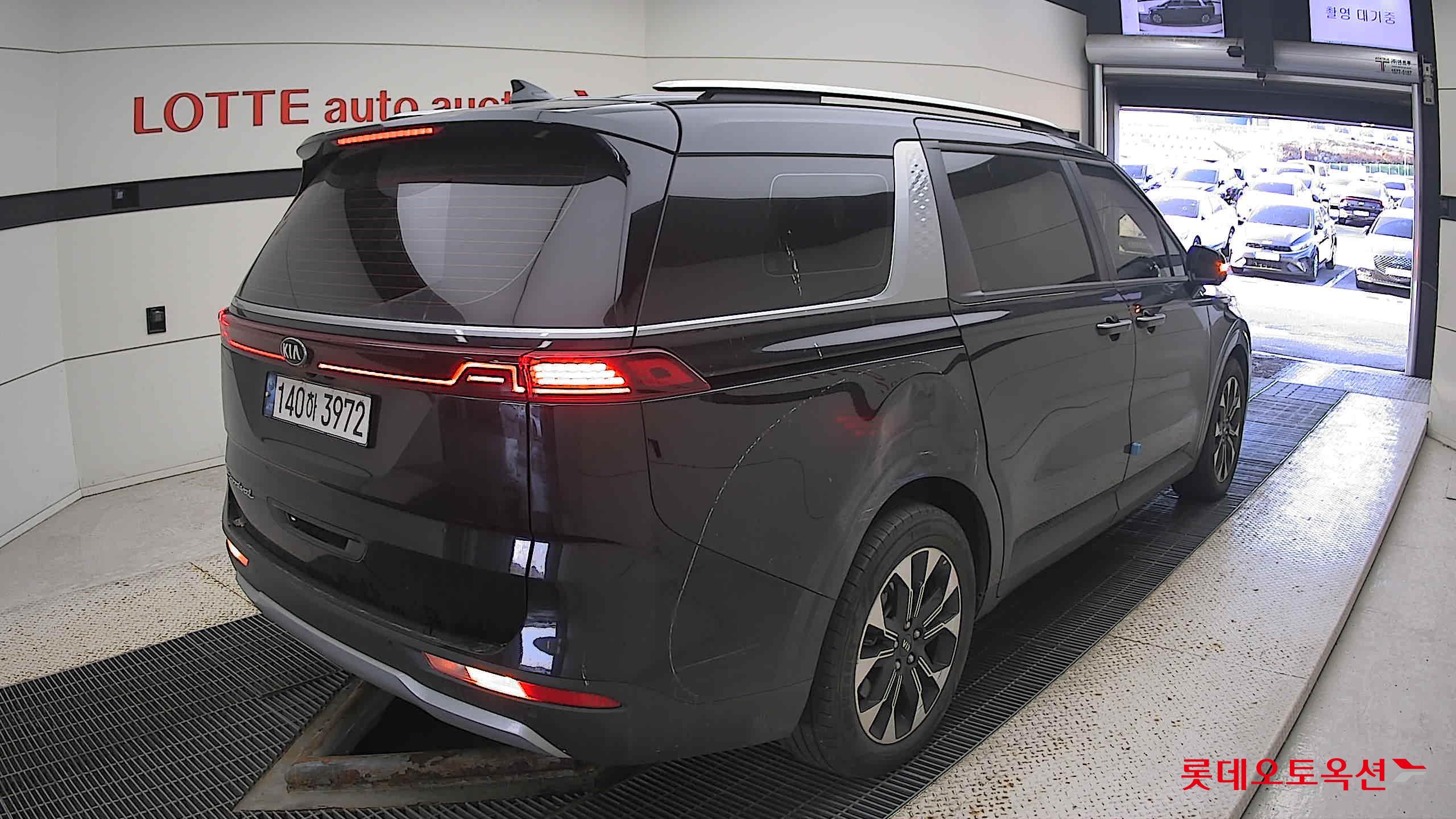 Kia Carnival 2021 Черный из Кореи, фото 4