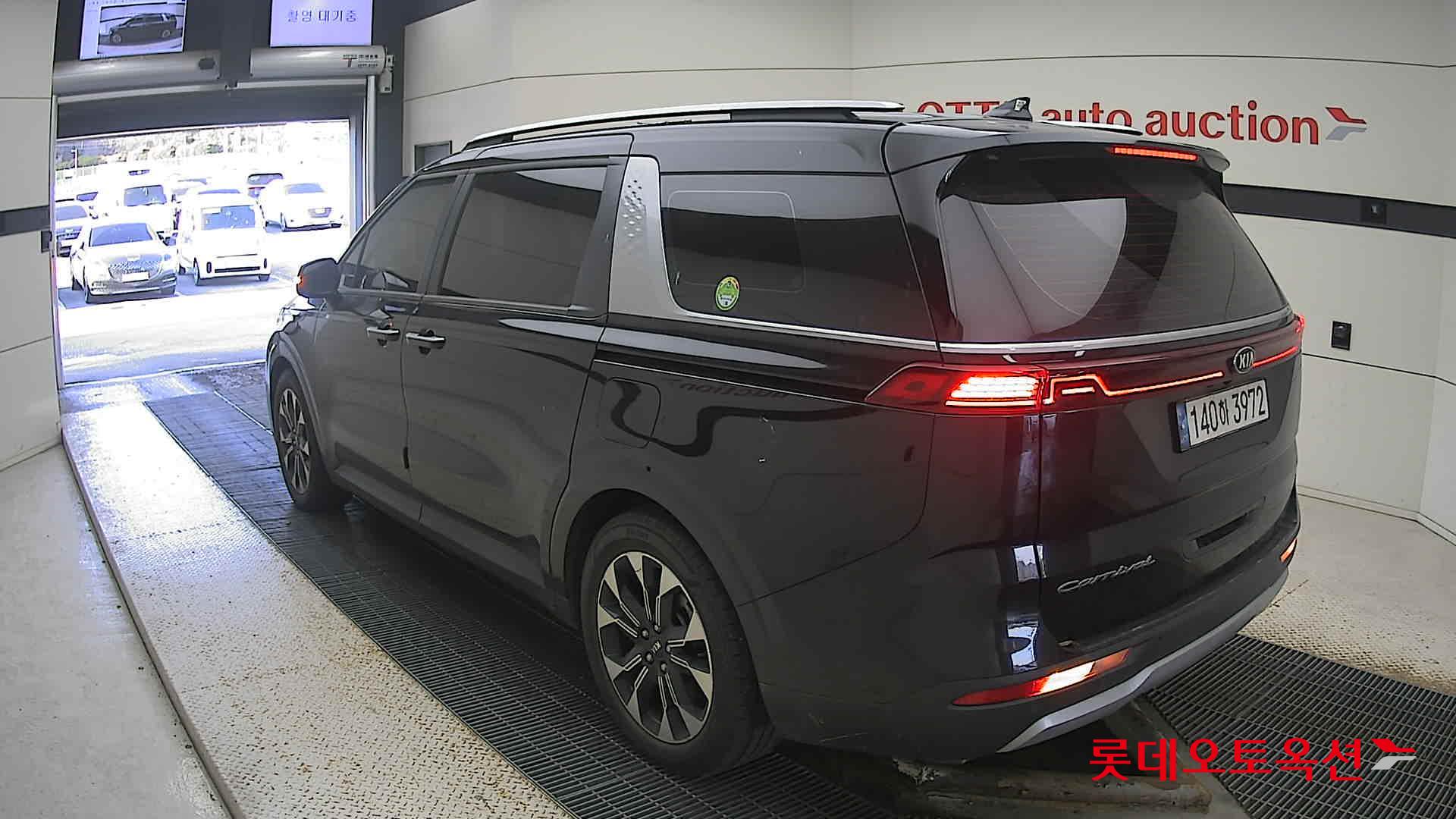 Kia Carnival 2021 Черный из Кореи, фото 6