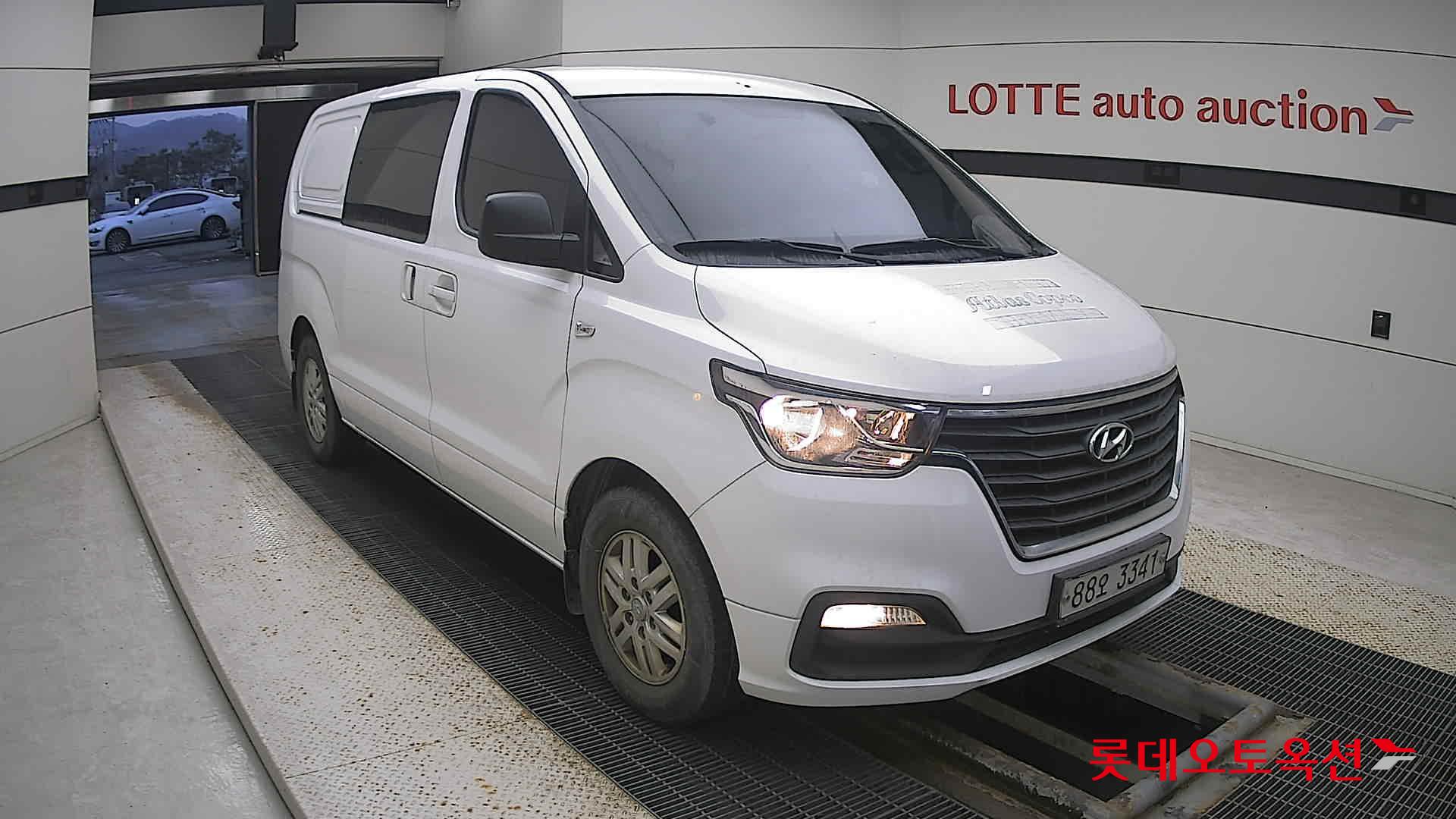 Hyundai Grand Starex 2021 Белый из Кореи, фото 2