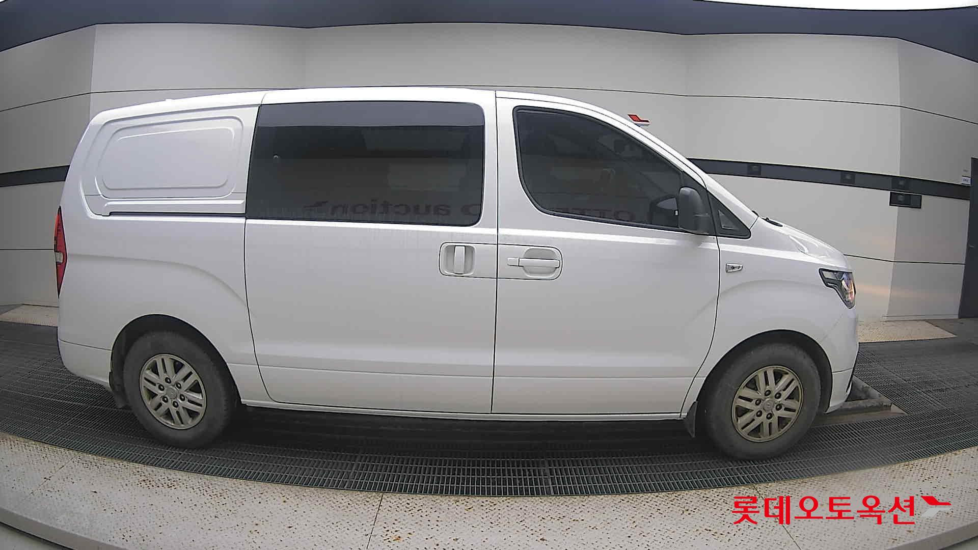 Hyundai Grand Starex 2021 Белый из Кореи, фото 3