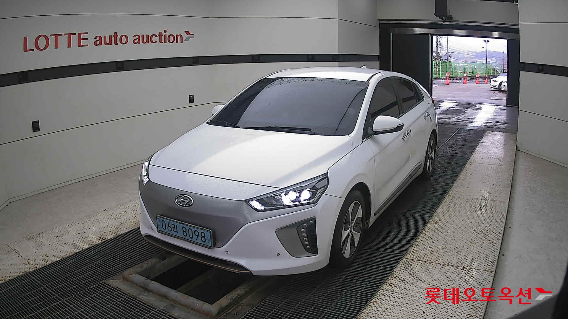 Hyundai IONIQ Electric 2018 Белый из Кореи