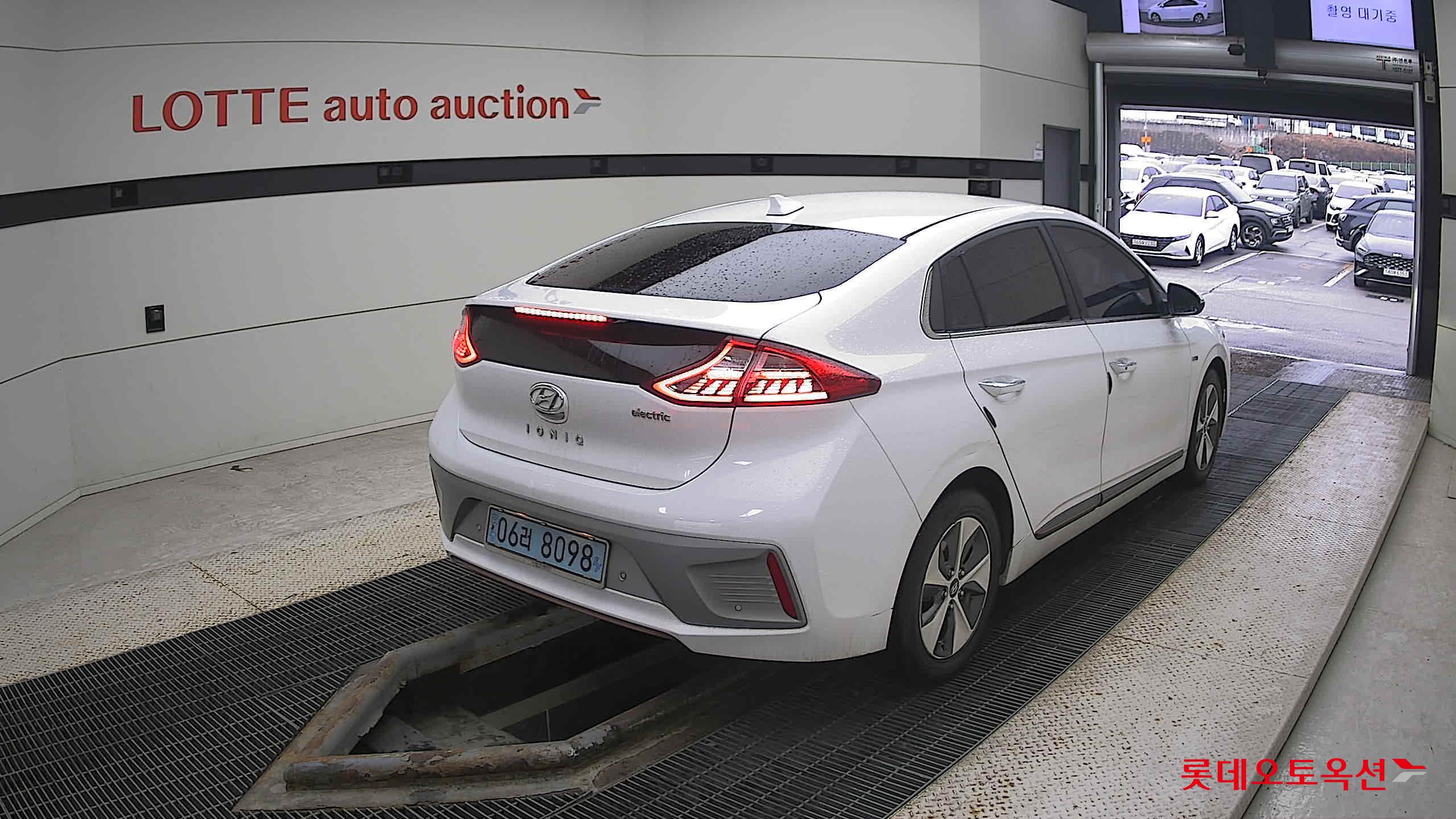 Hyundai IONIQ Electric 2018 Белый из Кореи, фото 4