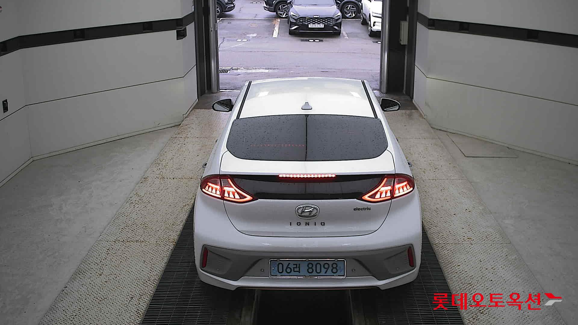 Hyundai IONIQ Electric 2018 Белый из Кореи, фото 5