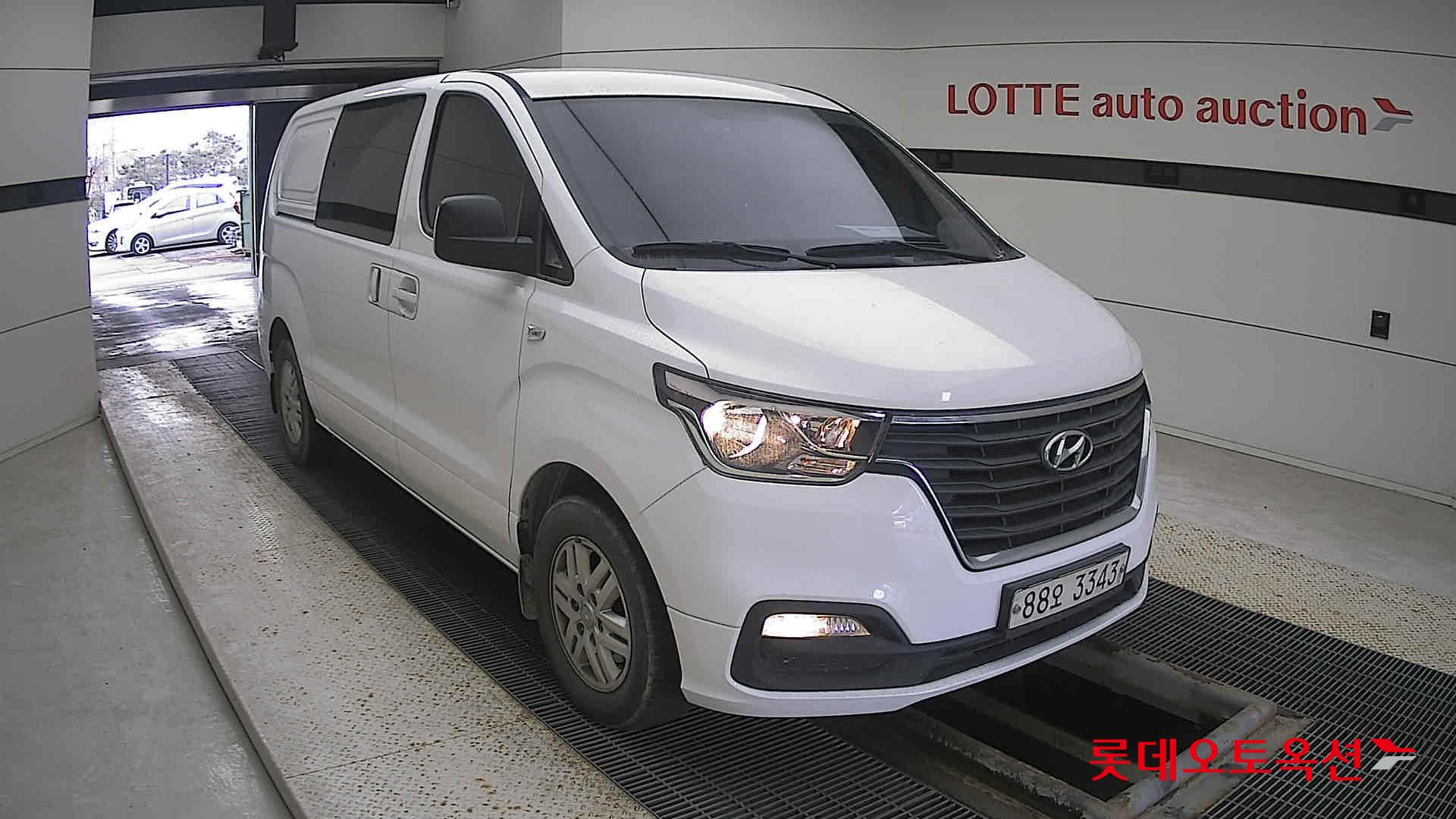 Hyundai Grand Starex 2021 Белый из Кореи, фото 2