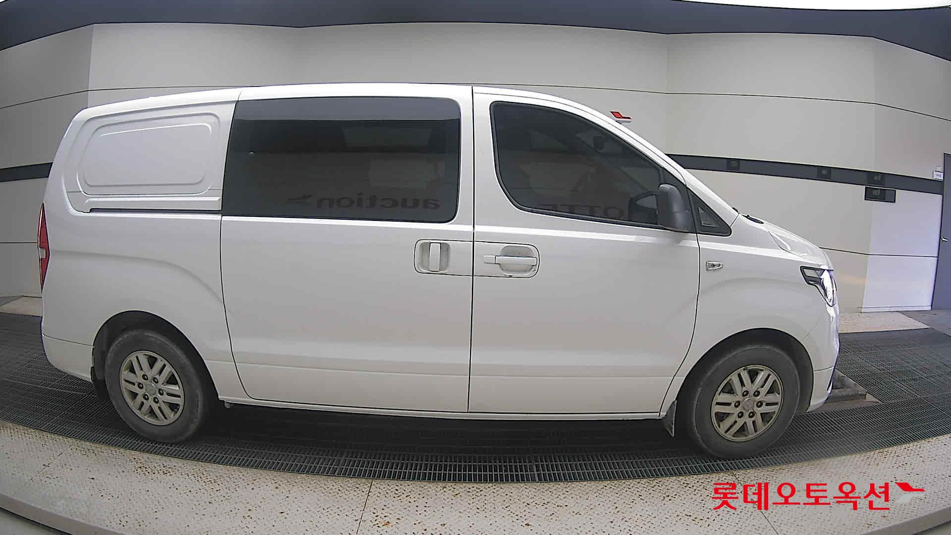 Hyundai Grand Starex 2021 Белый из Кореи, фото 3