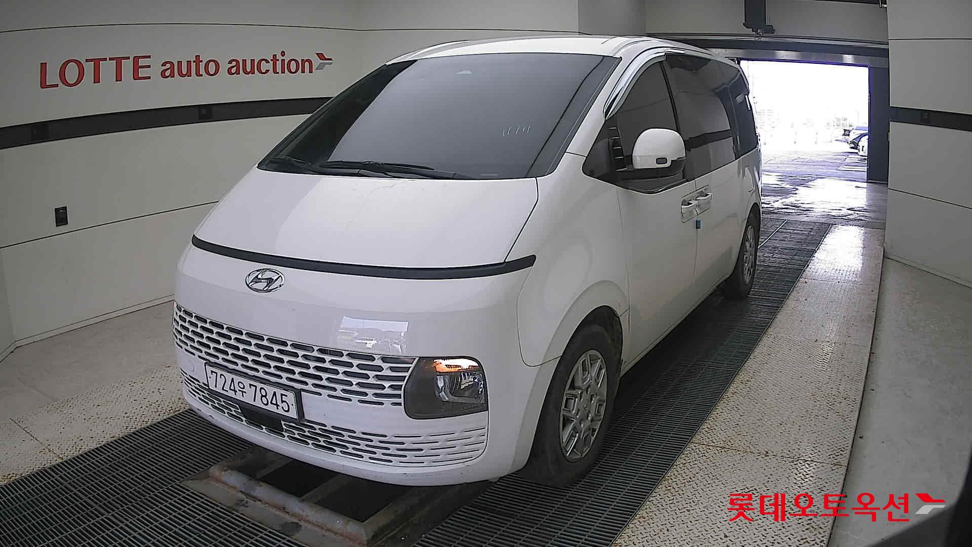 Hyundai Staria 2023 Белый из Кореи