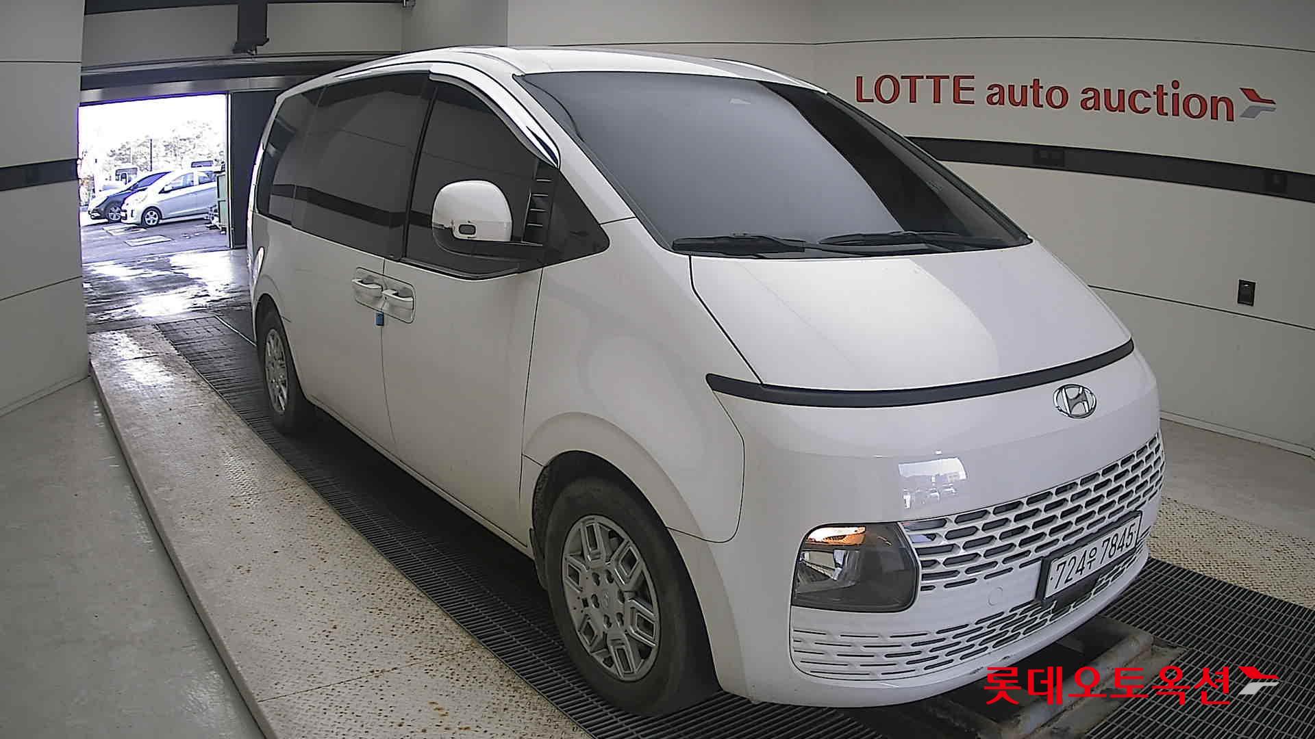 Hyundai Staria 2023 Белый из Кореи, фото 2