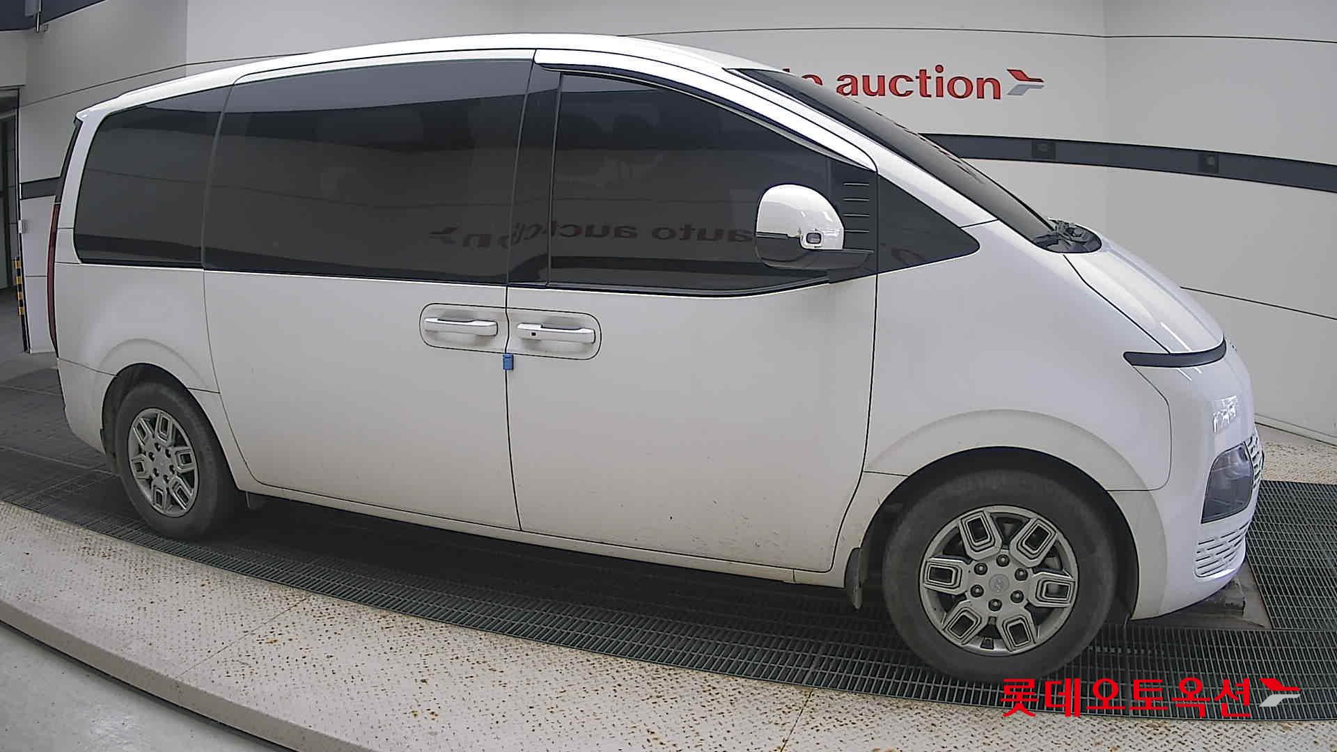 Hyundai Staria id 3471645 из Кореи 17