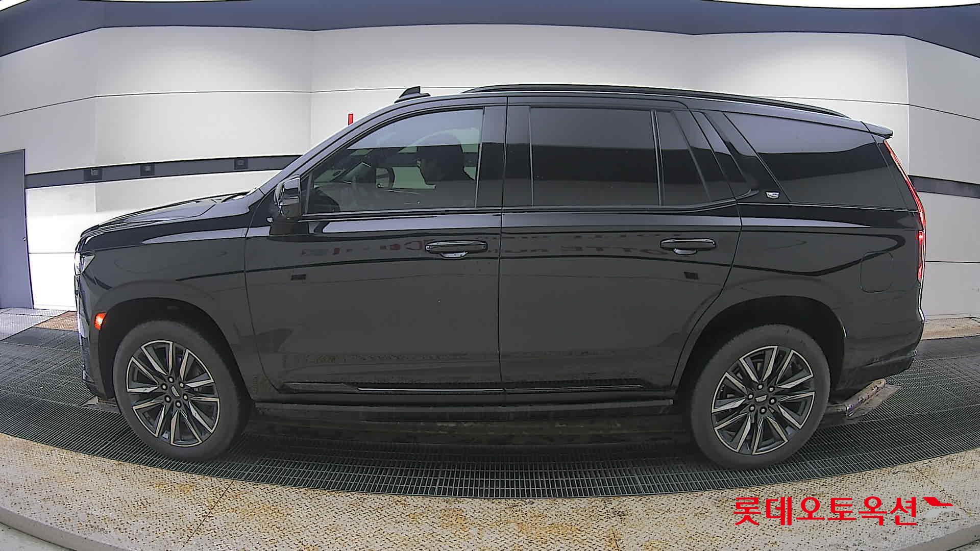 2022 - Cadillac ESCALADE