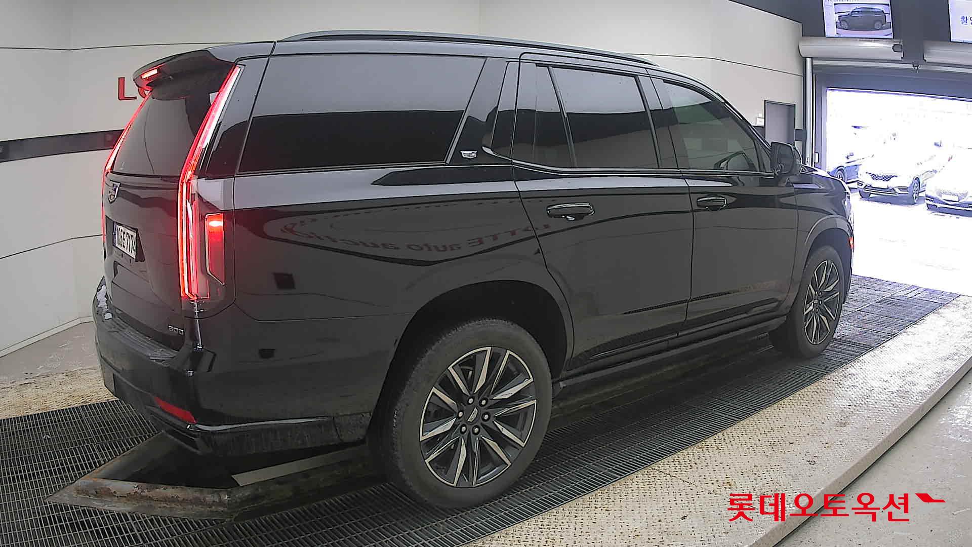 2022 - Cadillac ESCALADE