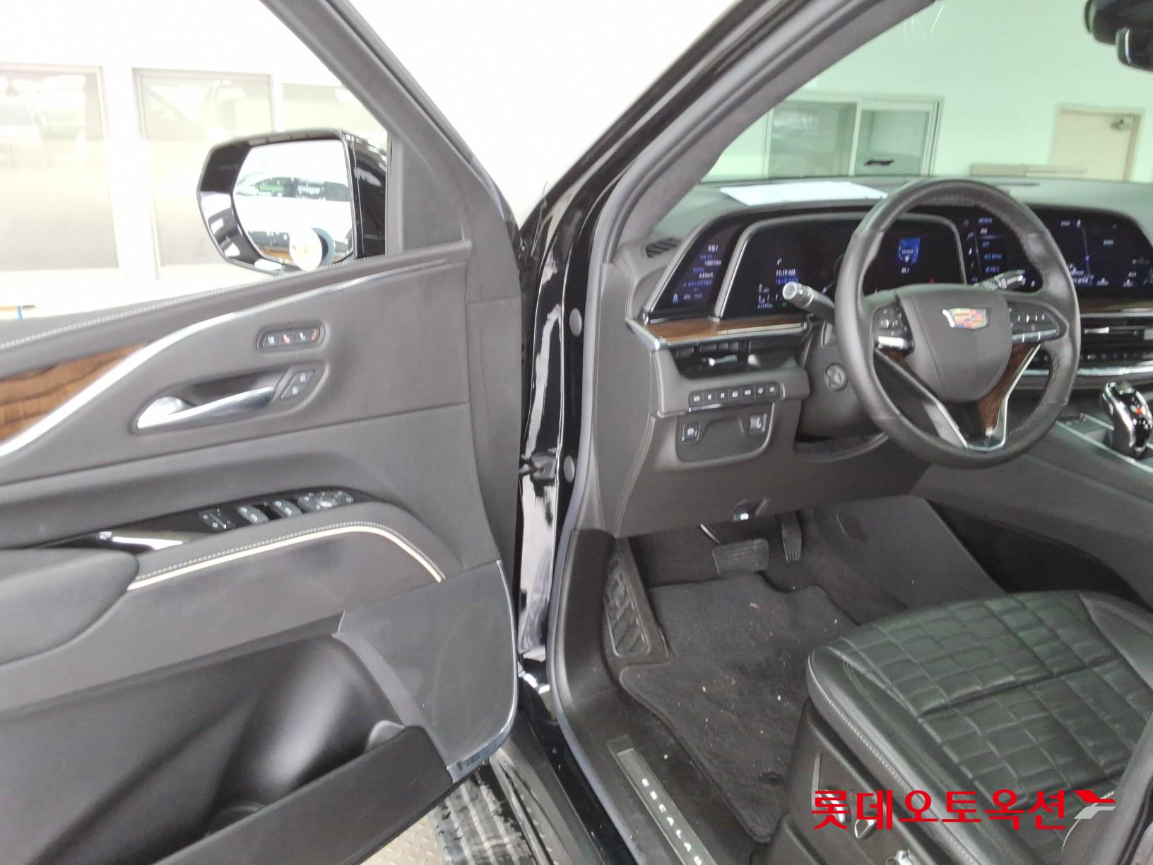 2022 - Cadillac ESCALADE