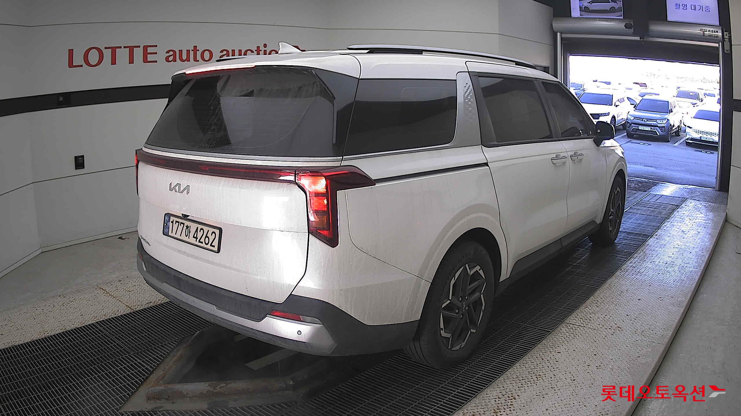 Kia Carnival - 5