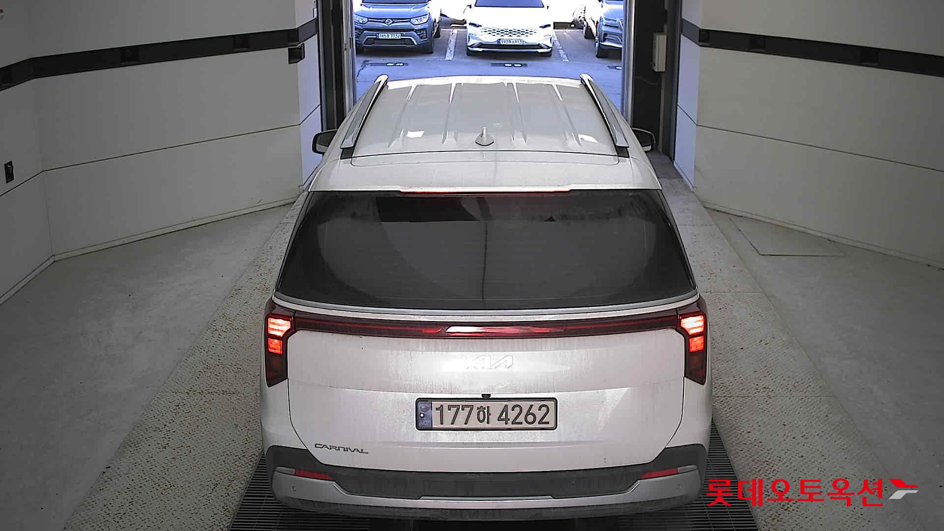 Kia Carnival - 17