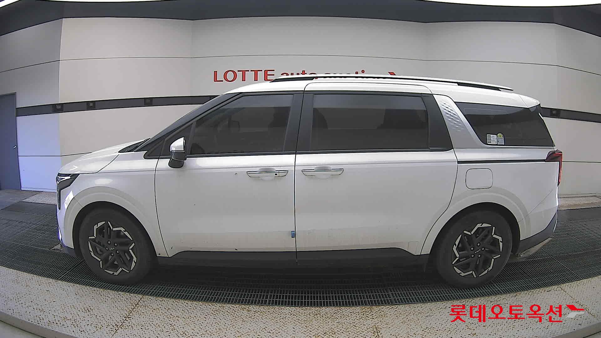 Kia Carnival - 13