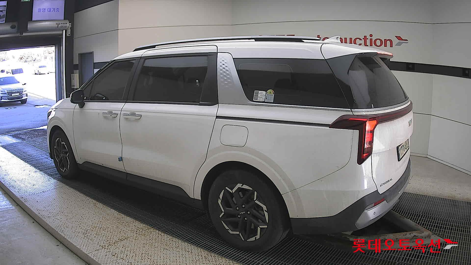 Kia Carnival - 15