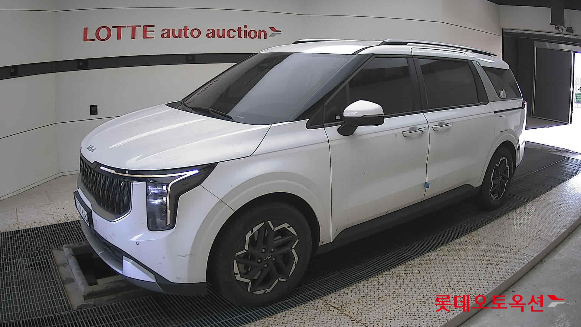 Kia Carnival - 11