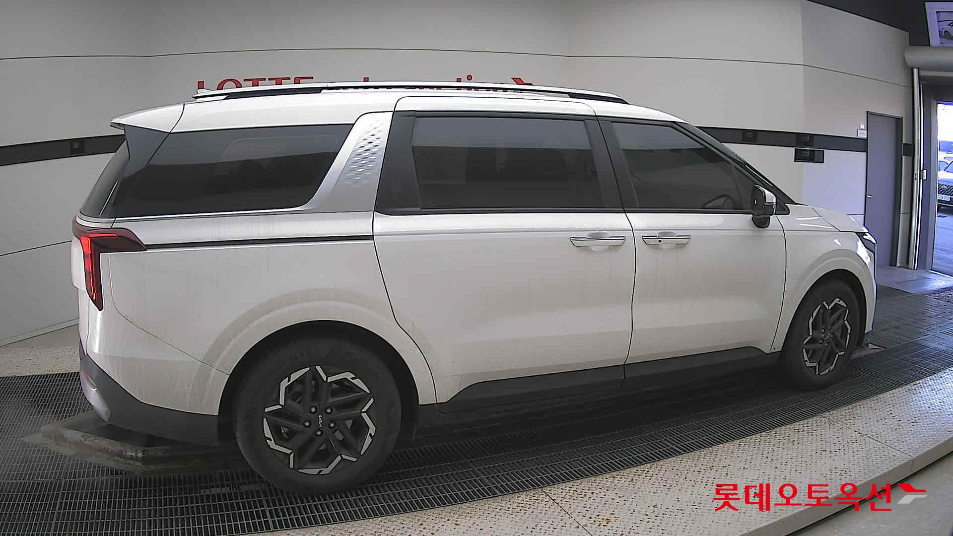 Kia Carnival - 20