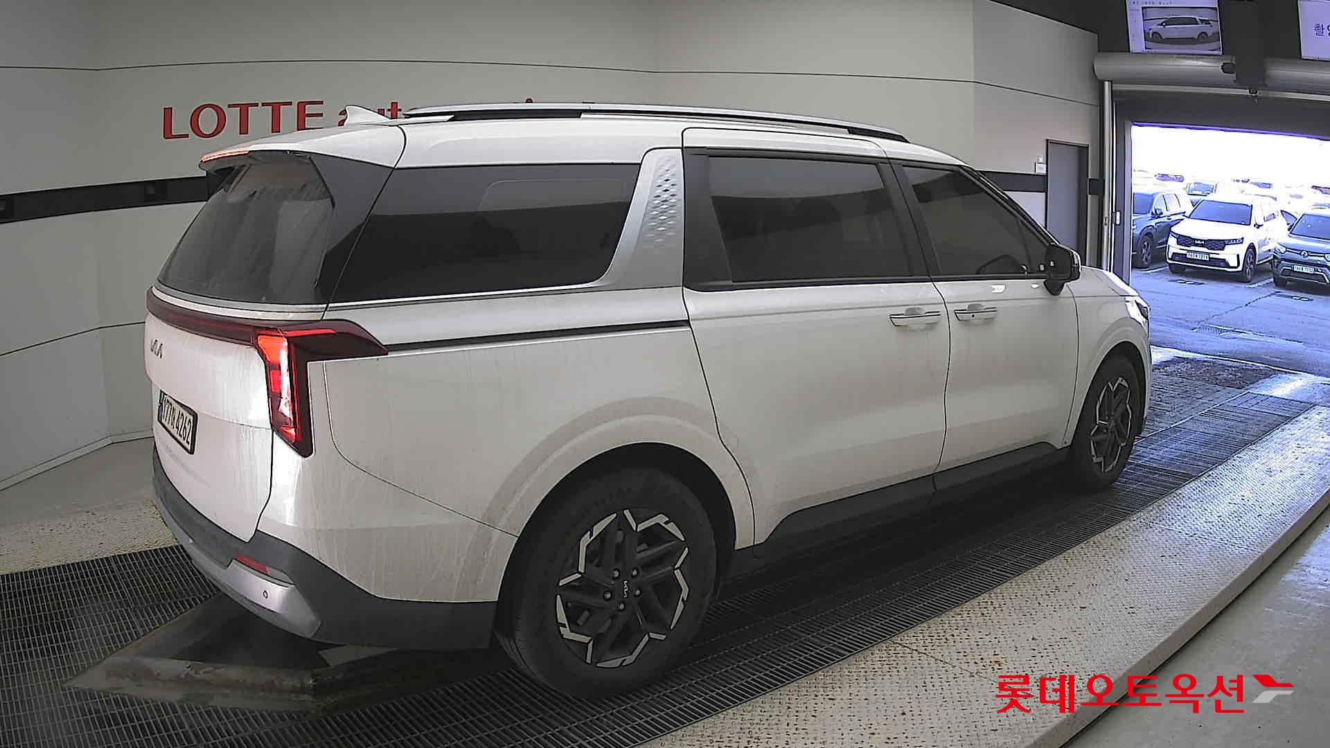 Kia Carnival - 19
