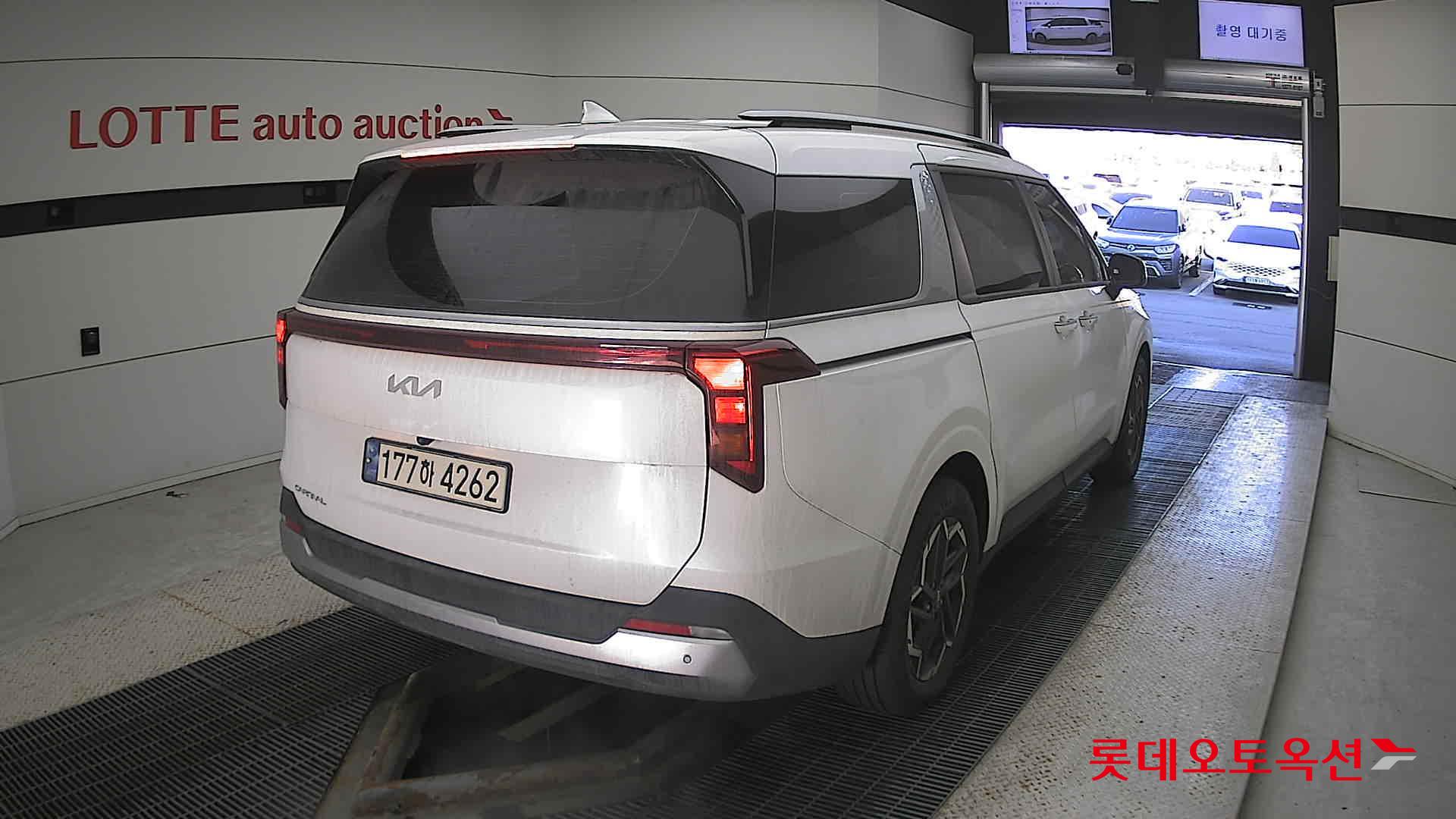 Kia Carnival - 18